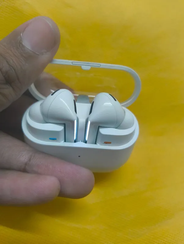 Buy used Samsung Galaxy Buds3 Pro - Used - Earbuds - White online on Resellpur