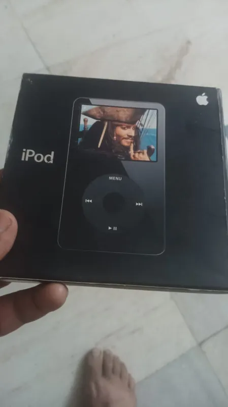 Buy used Apple Ipod 5th Generation 30GB Black With Original Box & Charger online on Resellpur