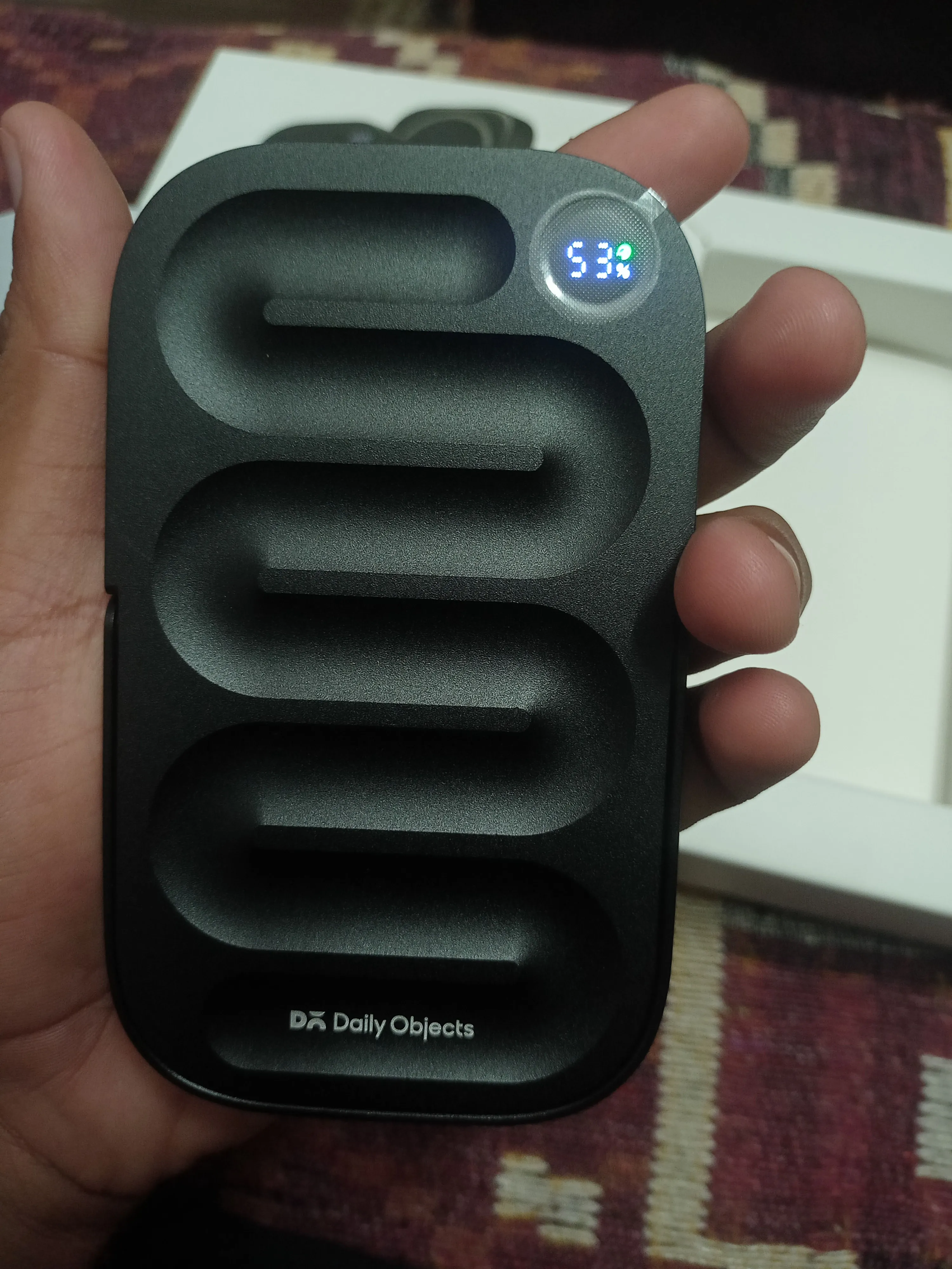 Sold second hand Dailyobjects Loop Power Bank | New | Black | 10000mah | Magsafe Compatible on Resellpur