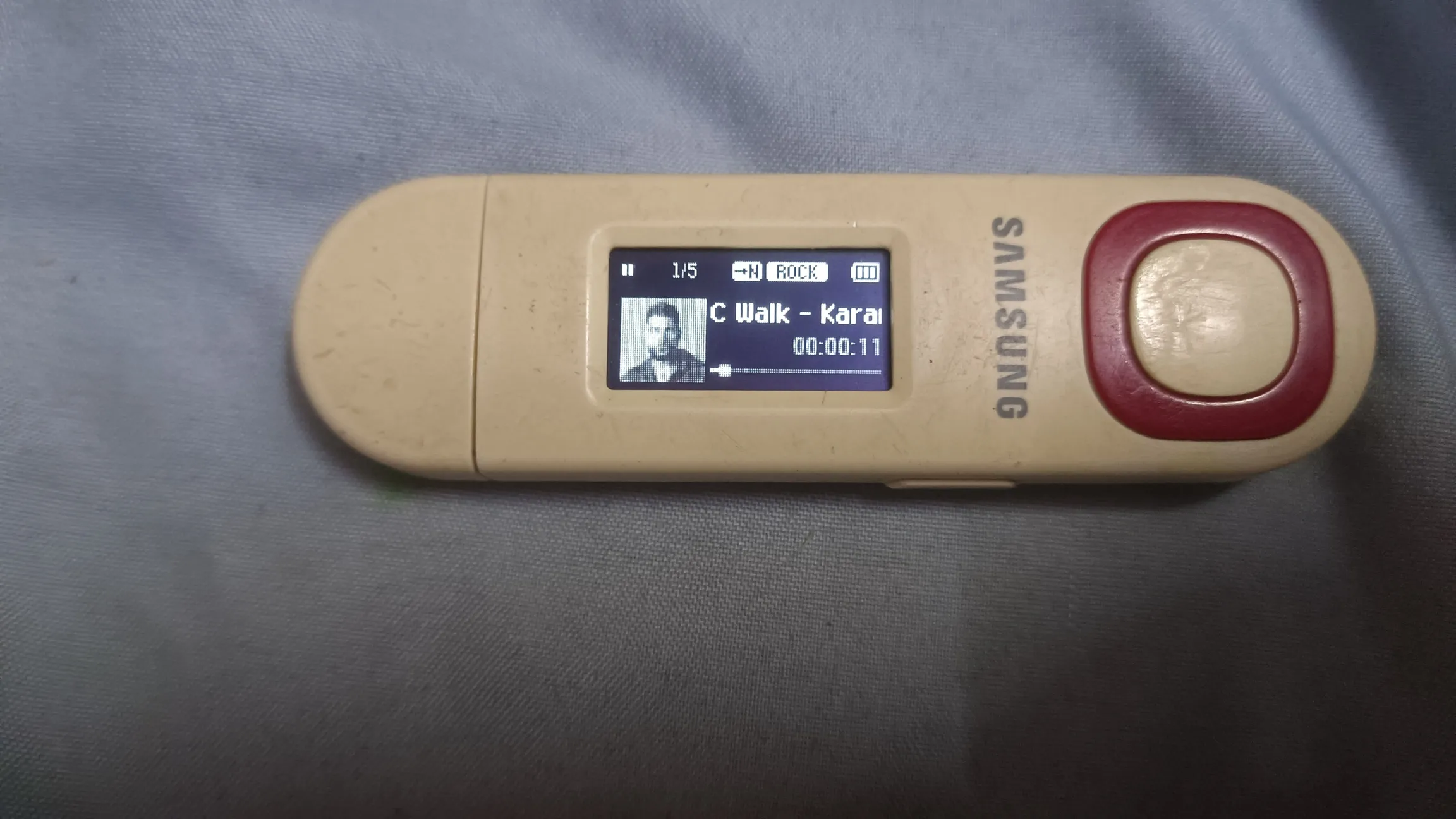 Buy used Samsung YP-U5 Pre-owned MP3 Player 2GB USB Lightweight online on Resellpur