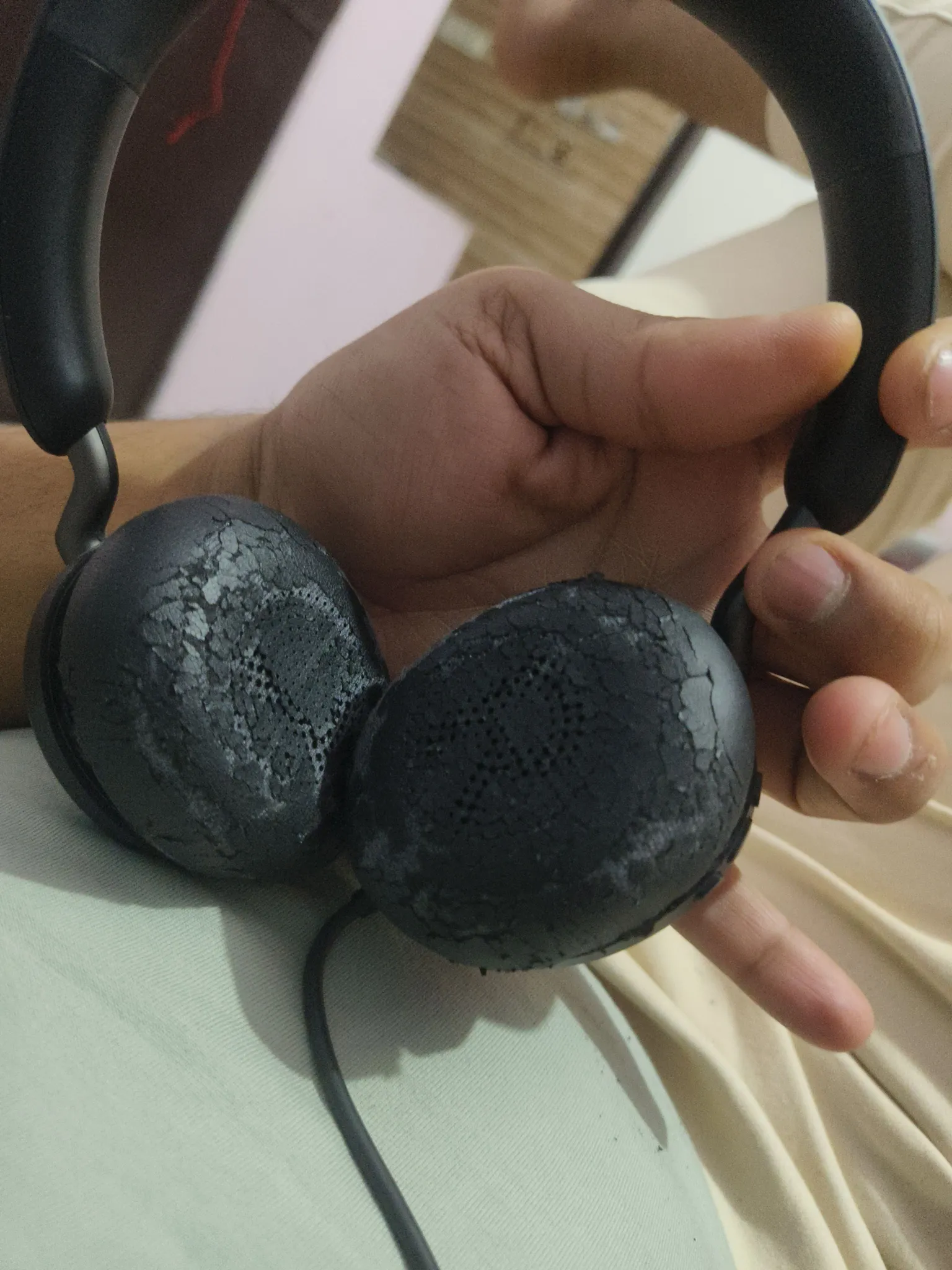 Buy used Jabra Evolve 40 SE With Pouch And Data Cable online on Resellpur