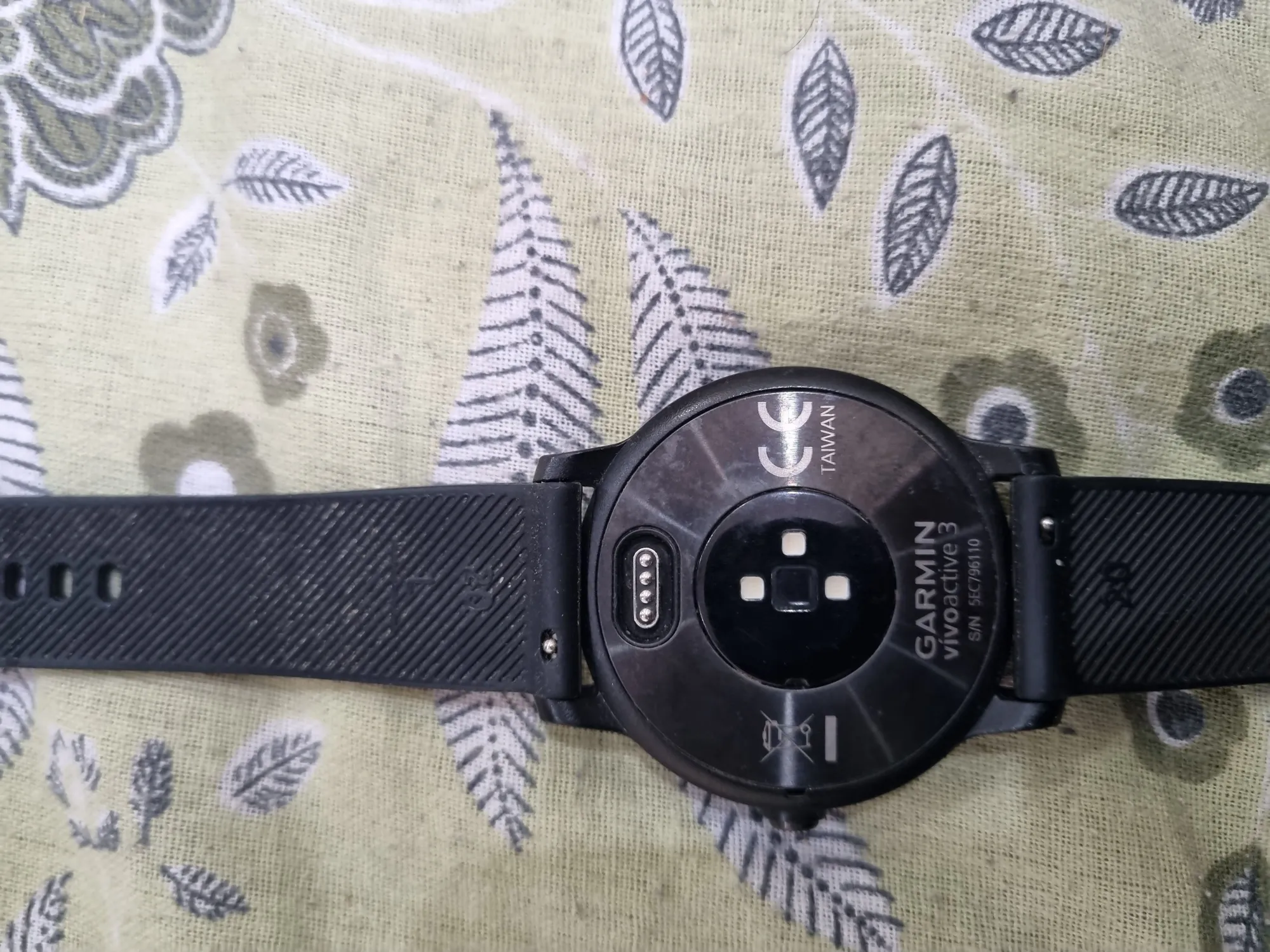 Buy used Garmin Vivoactive 3 Smartwatch Black Good Condition Bluetooth Wi-fi online on Resellpur