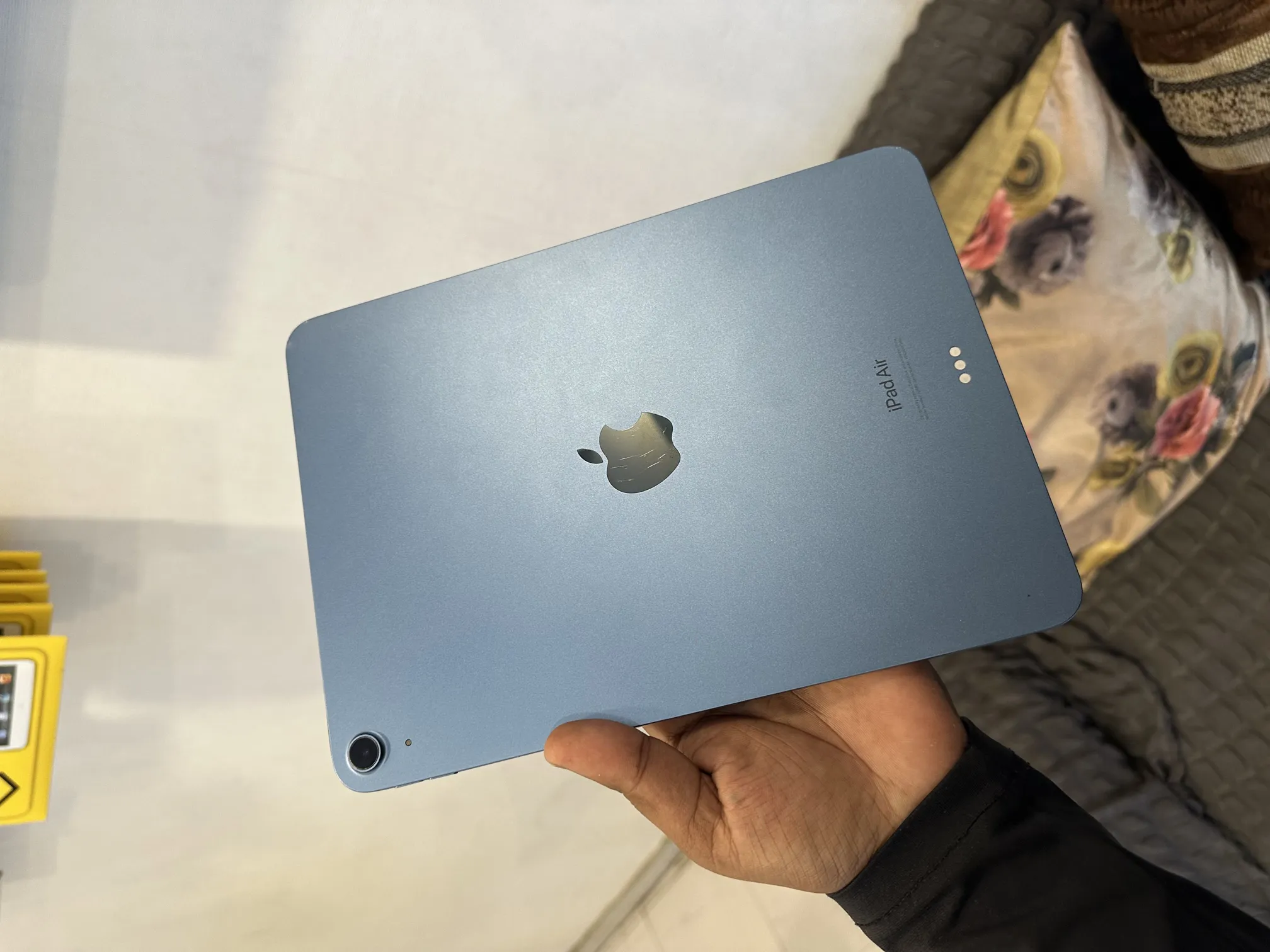 Buy used Apple Ipad Air 5th Gen M1 11-inch 64GB Wi-fi Blue Like New online on Resellpur