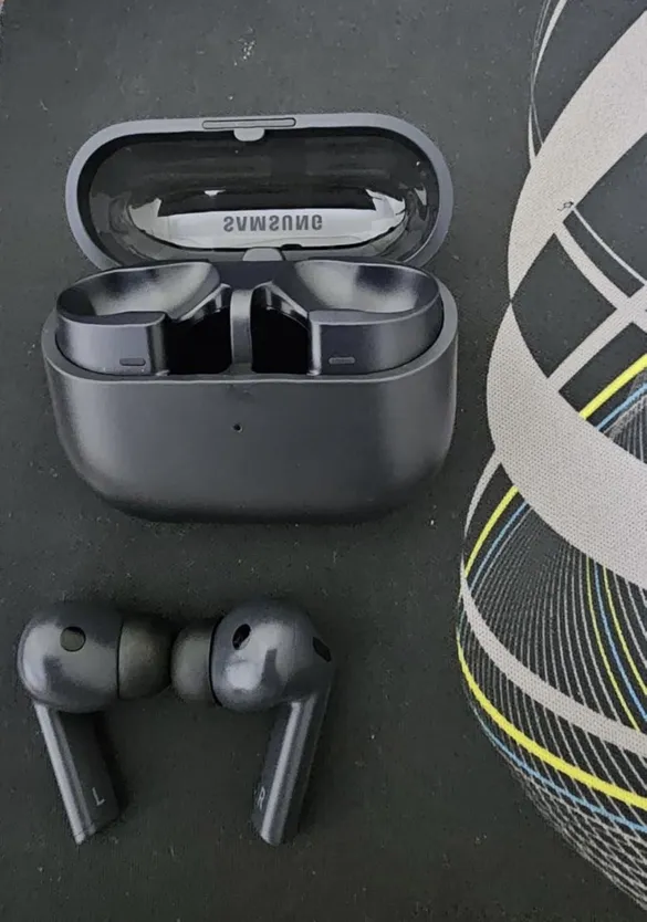 Buy used Samsung Galaxy Buds3 FE - Black - Wireless Earbuds With ANC & 360-audio online on Resellpur