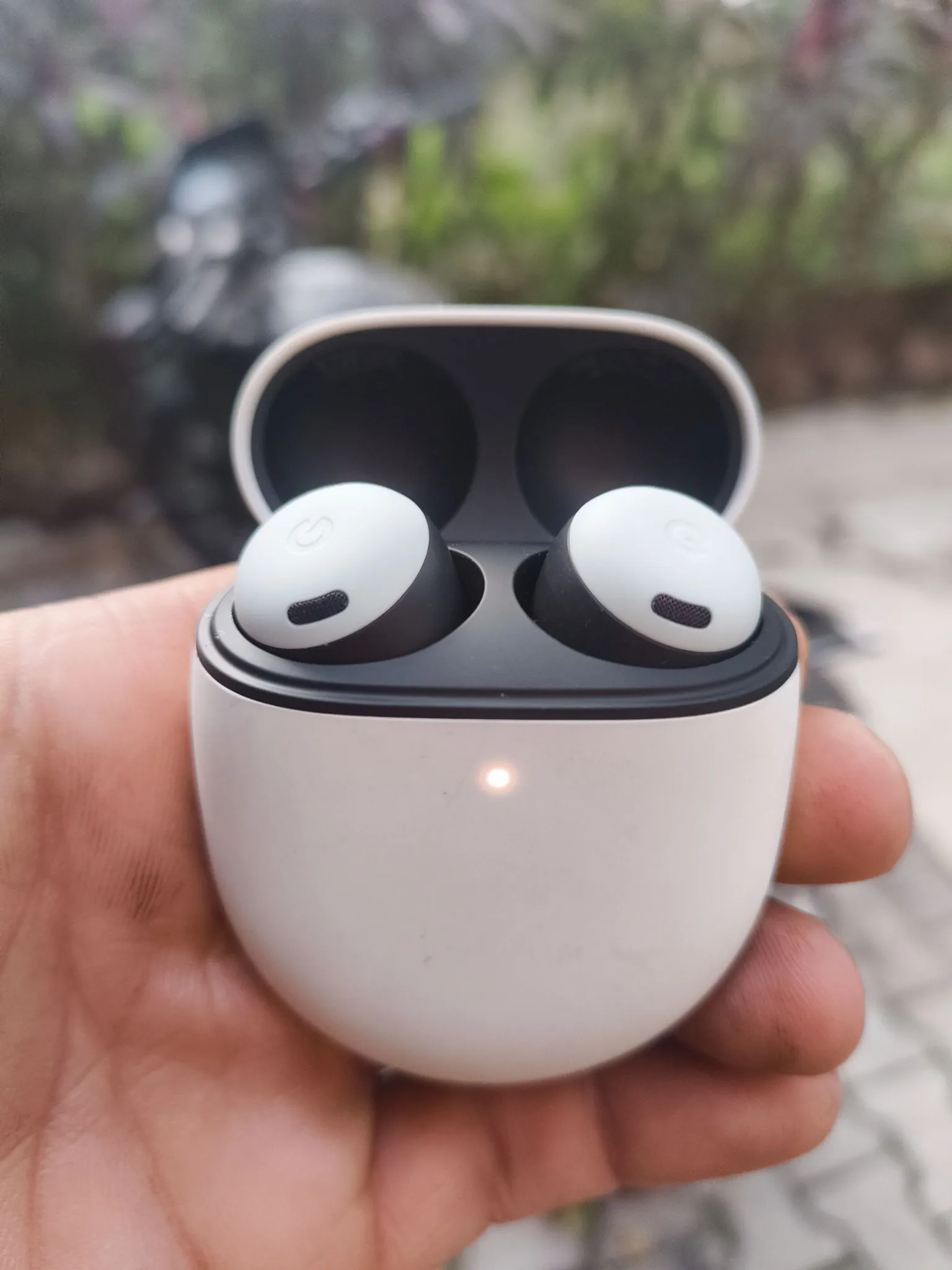 Sold second hand Google Pixel Buds Pro - Fully Working - Wireless Earbuds - White/black on Resellpur