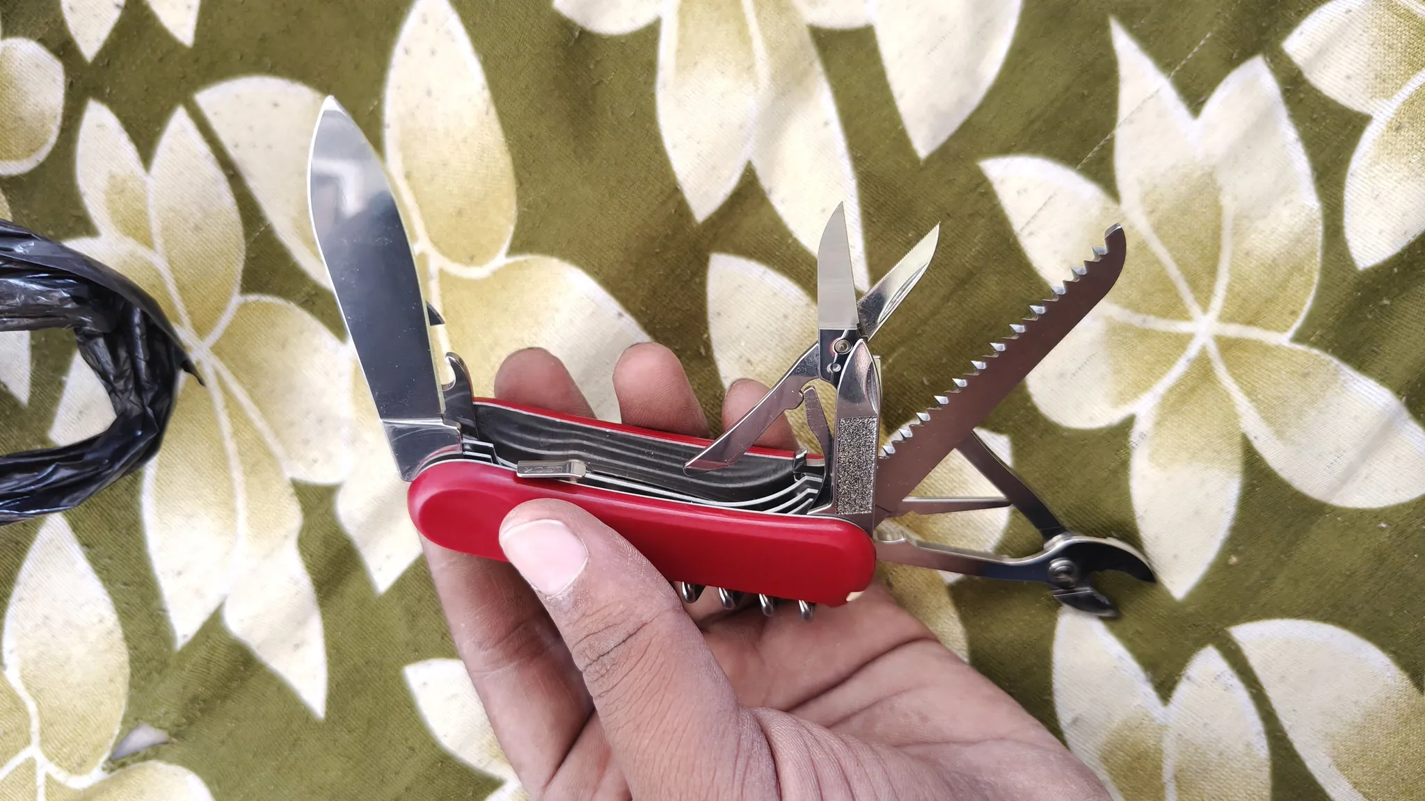 Buy used Victorinox Evolution S 52 Knife With Lock online on Resellpur