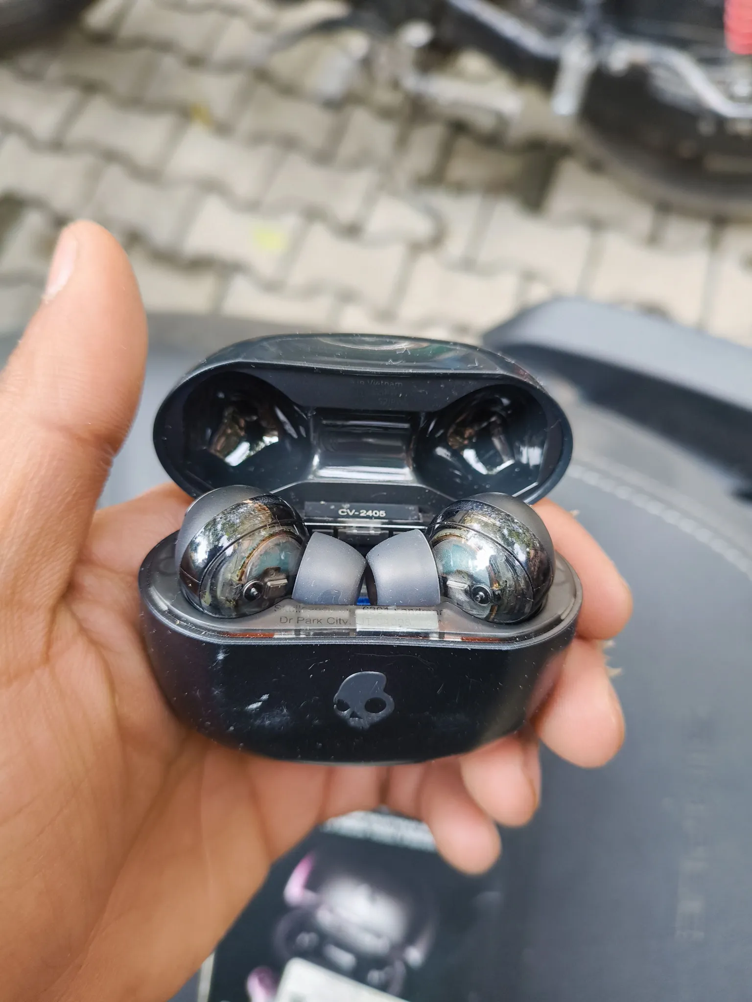 Sold second hand Skullcandy Rail ANC TWS Earbuds - Used - Black - Wireless Charging Case, Dual Pairing on Resellpur