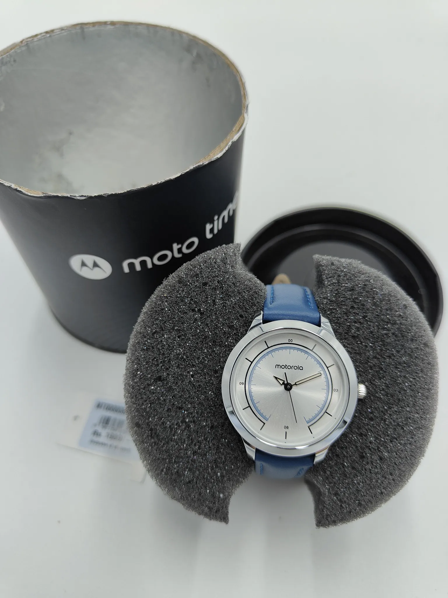 Motorola Men's Analog Leather Watch - Elegant & Classic