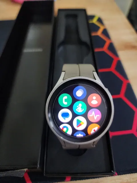 Buy used Samsung Galaxy Watch 5 Pro Slightly Used Unisex Smartwatch Gray 45mm Bluetooth + Wi-fi online on Resellpur