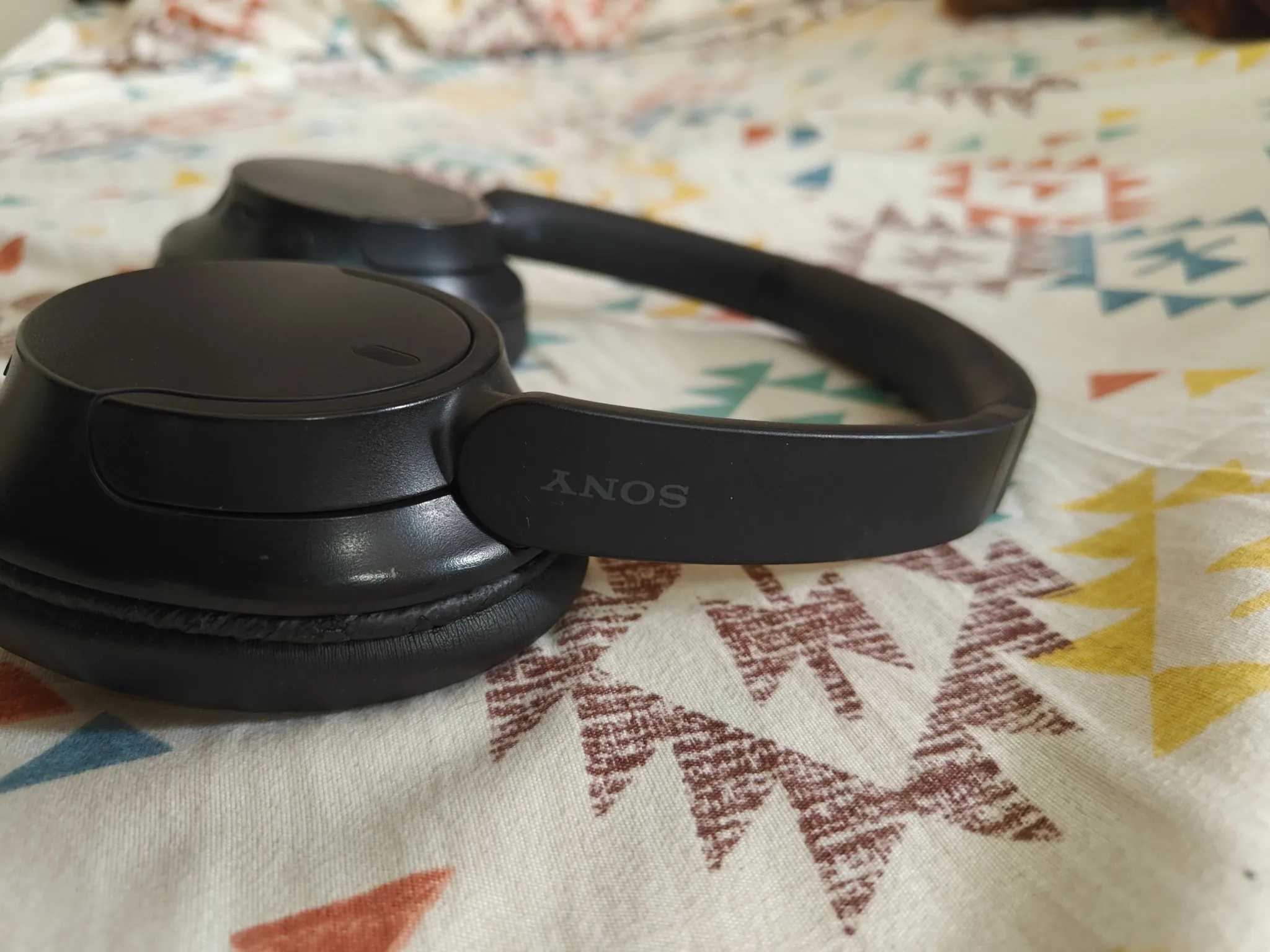 Buy used Sony WH-CH720N Headphones - Barely Used - Black - Active Noise Cancellation online on Resellpur