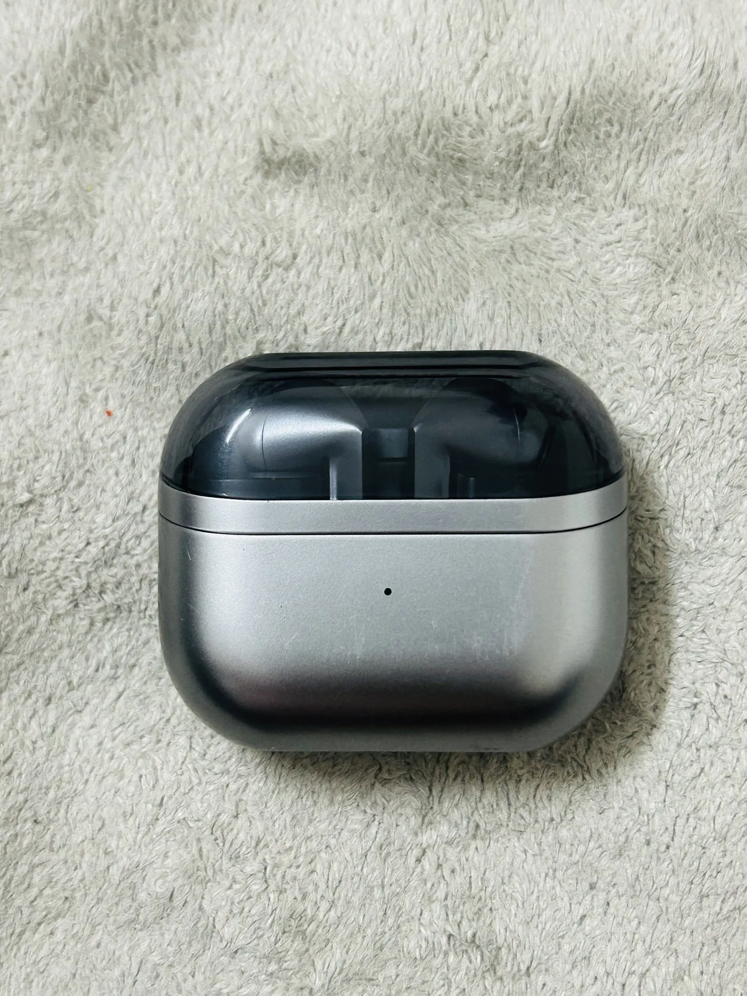 Sold second hand Samsung Galaxy Buds3 Pro, Good Condition, Wireless Earbuds, Silver Black on Resellpur