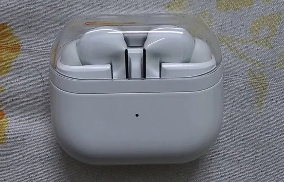 Sold second hand Samsung Galaxy Buds3 Pro - Very Good Condition - White - Wireless Earbuds on Resellpur