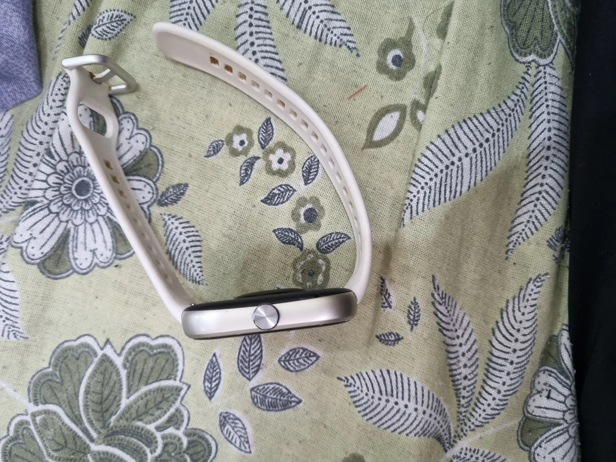 Sold second hand Honor Choice Smart Watch, Good Condition, Silver on Resellpur