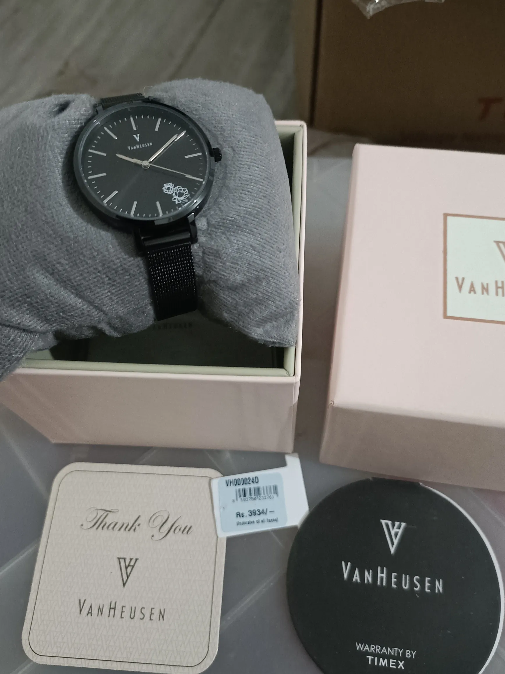 Van Heusen Women's Analog Watch With Chain Strap - Elegant Design