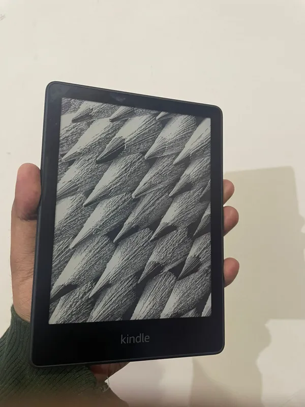 Buy used Kindle Paperwhite 11th Gen - Scratchless With Cover online on Resellpur