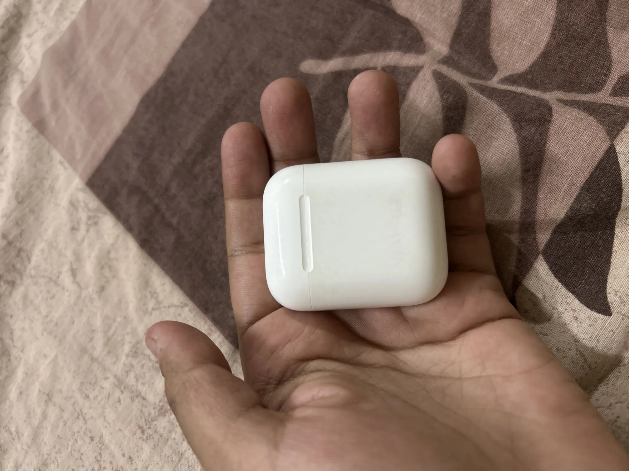 Buy used Apple Airpods 2 - Used - White - Wireless Earbuds With Cover online on Resellpur