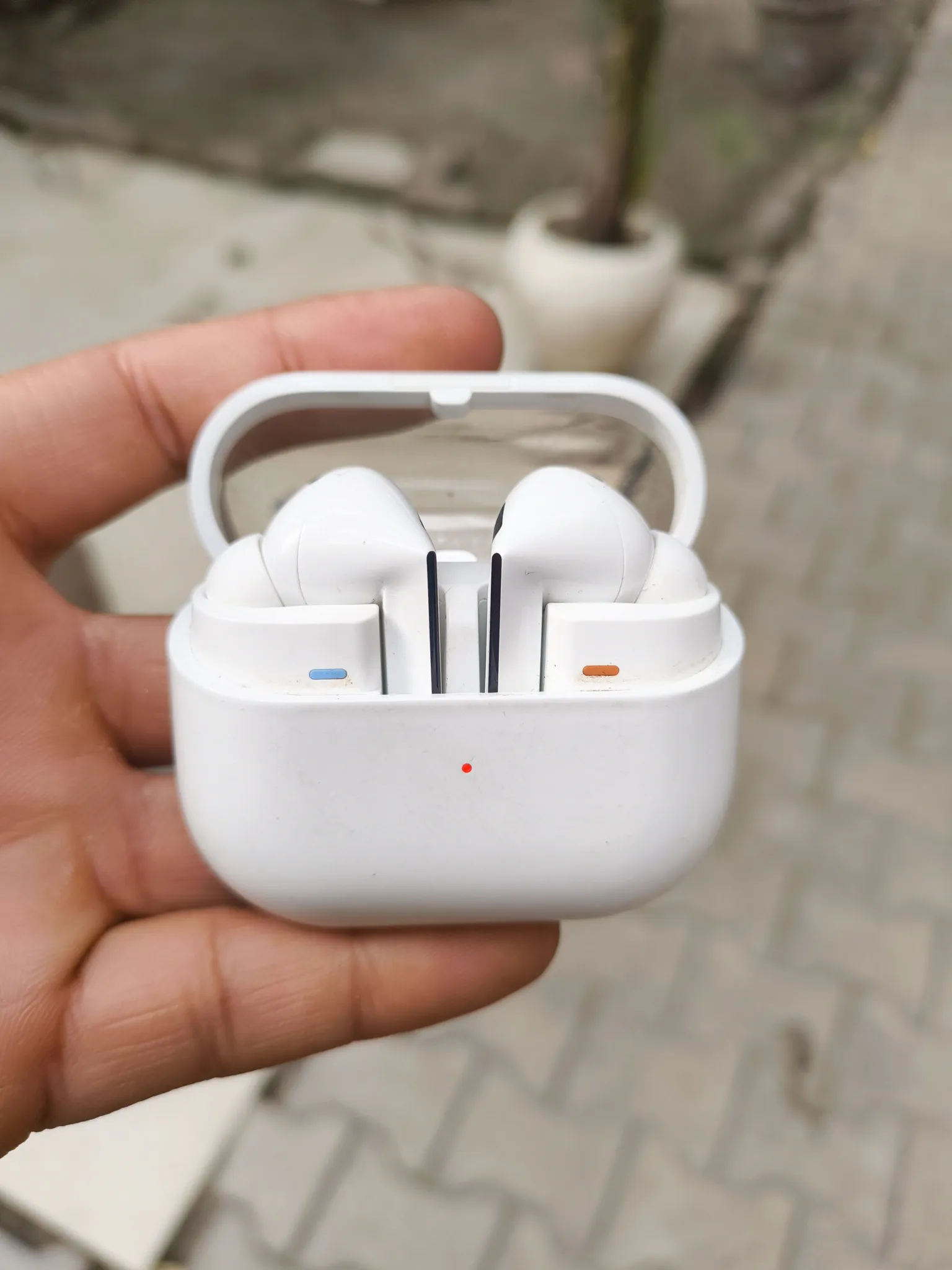 Buy used Samsung galaxy buds 3 pro online on Resellpur