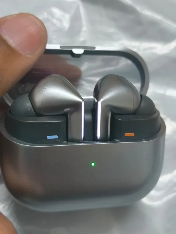 Buy used Samsung Galaxy Buds3 Pro - Used - Unisex - Earbuds - Gray - - AI Sound Customization online on Resellpur