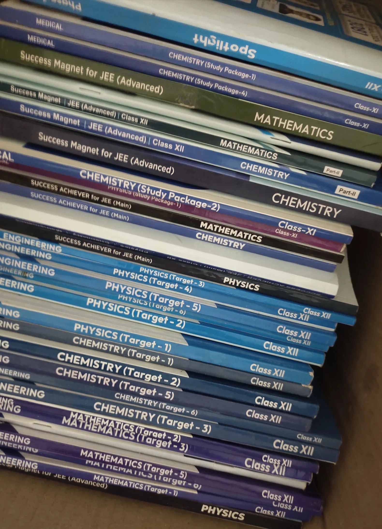 Aakash Class 12 JEE Module Set With Spotlight Edition And Class 11 Books