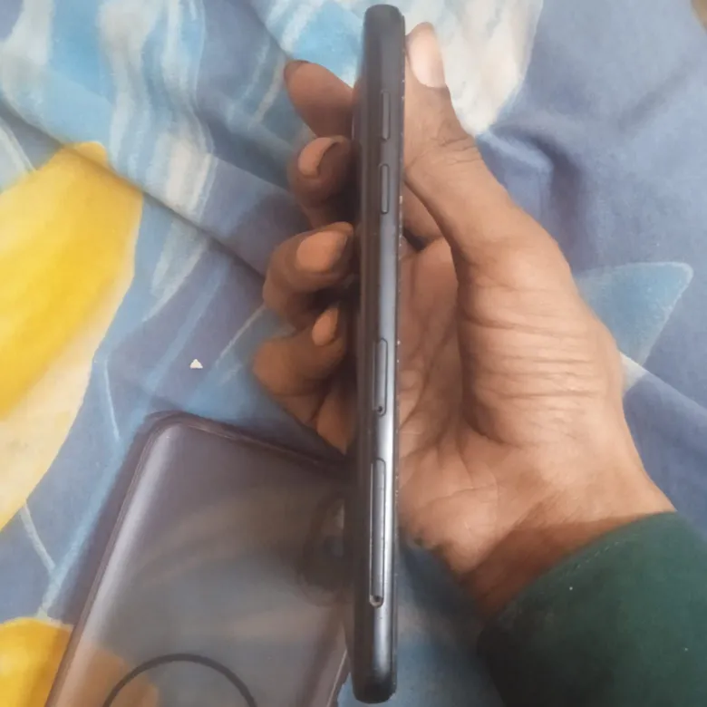 Buy used Samsung Used Mobile Phone Black 4GB RAM 64GB Storage online on Resellpur