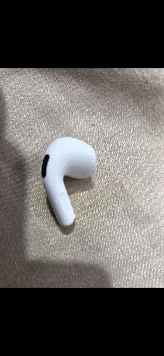 Sold second hand Apple Airpods 4 Right Earbud Model A3055 White Good Condition on Resellpur