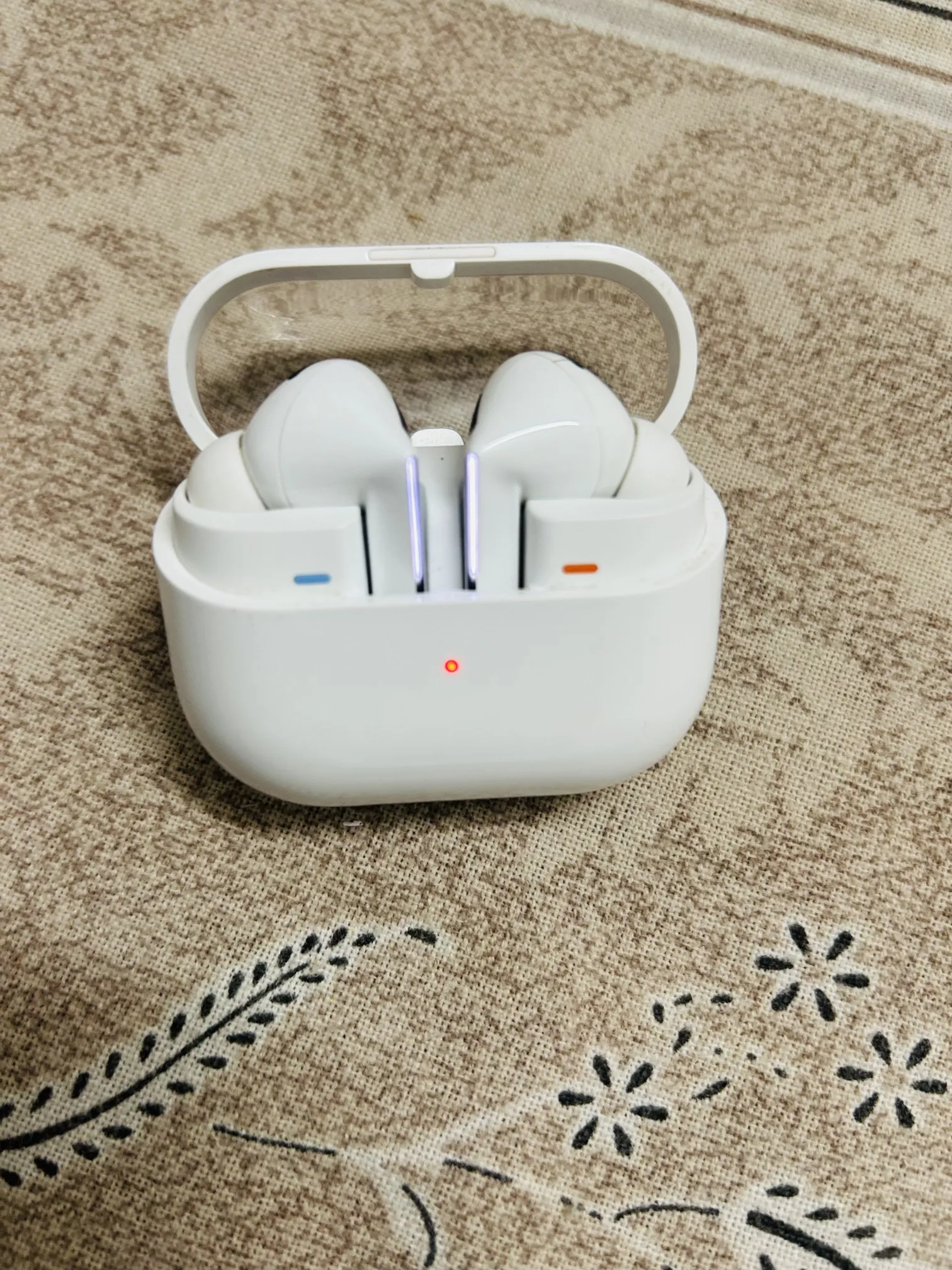 Sold second hand Samsung Galaxy Buds 3 Pro - Good Condition - White - Excellent Sound Quality on Resellpur