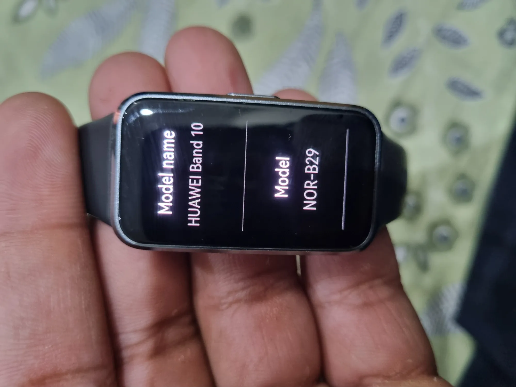 Sold second hand Huawei Band 10 Fitness Tracker Like New Black on Resellpur
