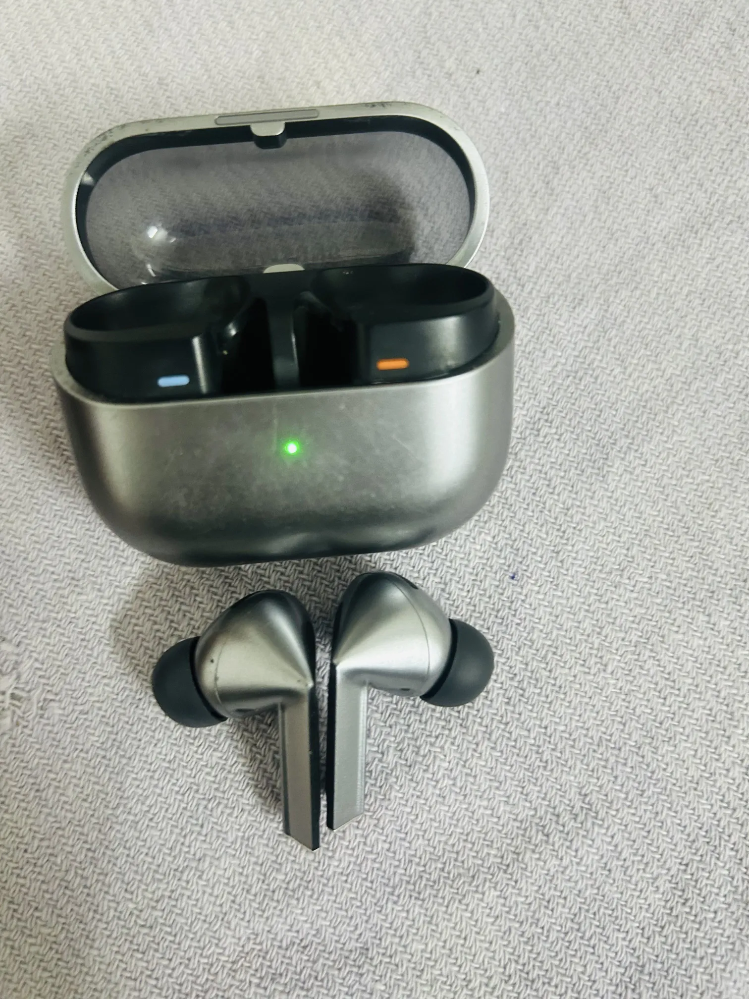 Buy used Samsung Galaxy Buds3 Pro Good Condition Wireless Earbuds Silver online on Resellpur