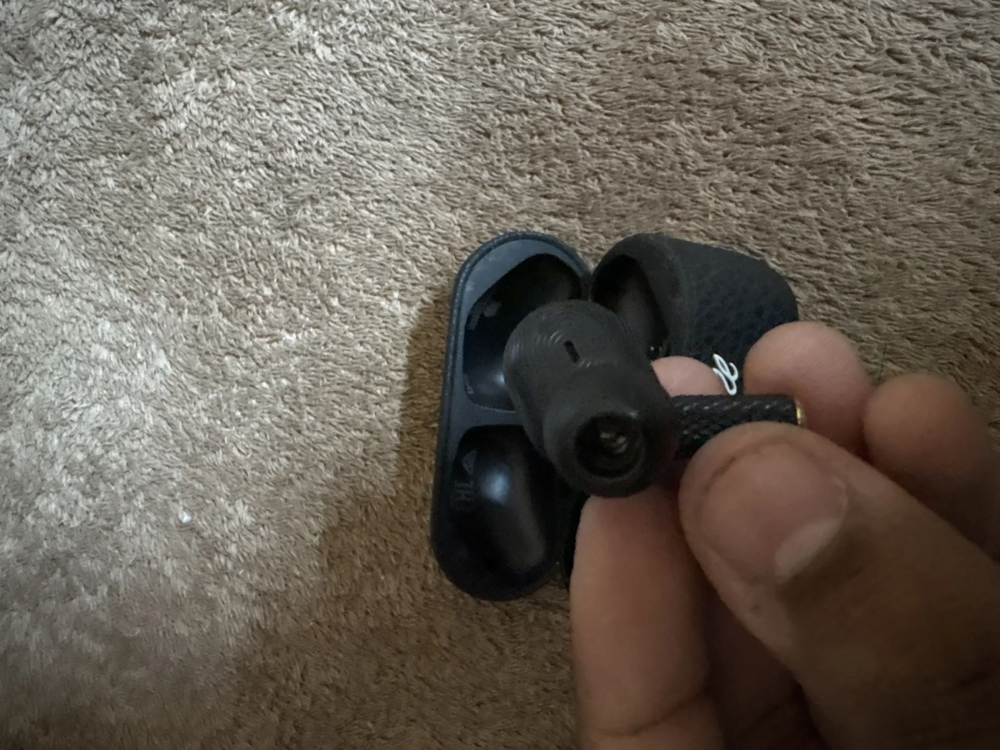 Buy used Marshall Motif II A.N.C Wireless Bluetooth Headphones Black online on Resellpur