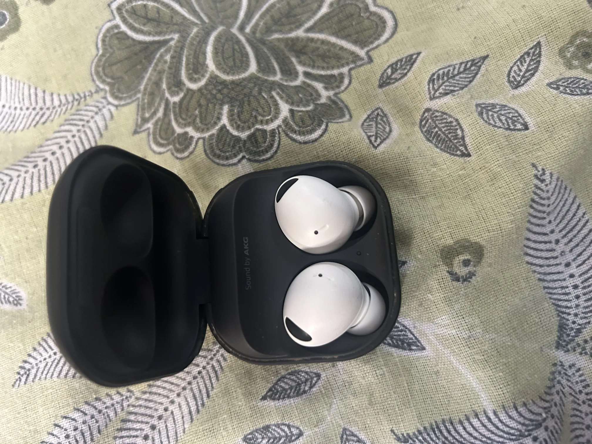 Buy used Samsung Galaxy Buds 2 Pro Wireless Earbuds Like New White online on Resellpur