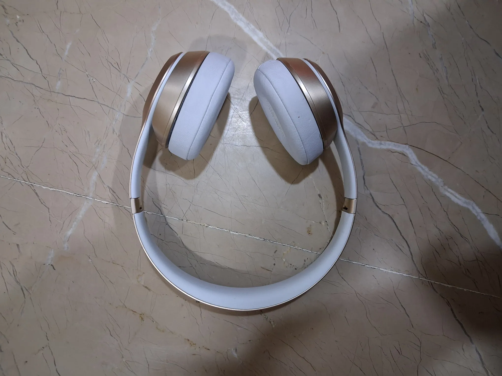 Sold second hand Beats Solo1 Wireless Headphones Like New Rose Gold White on Resellpur