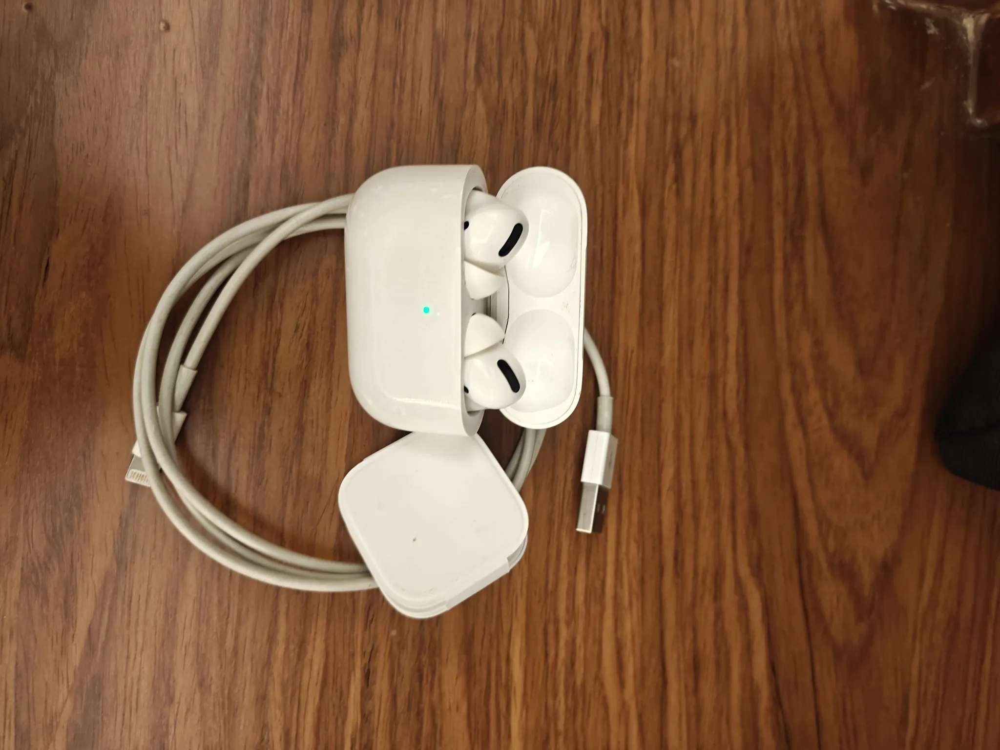 Apple Airpods Pro 1st Gen With Active Noise Cancellation