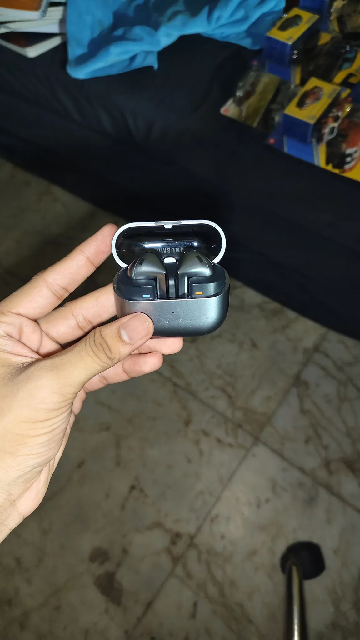 Buy used Samsung Galaxy Buds 3 Dark Grey Like New Wireless Earbuds online on Resellpur