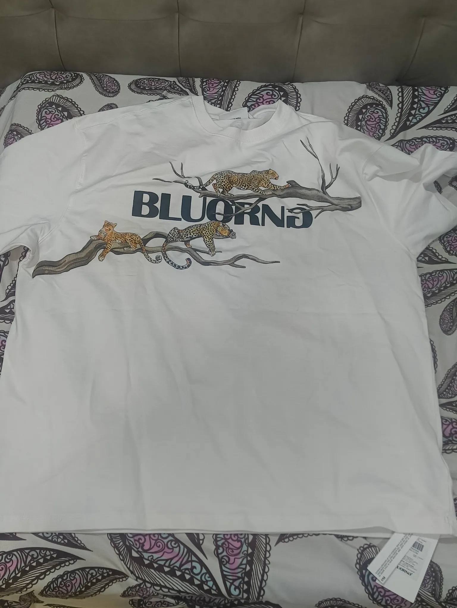 Bluorng Unisex Large Stretchable T-shirt, New With Tag