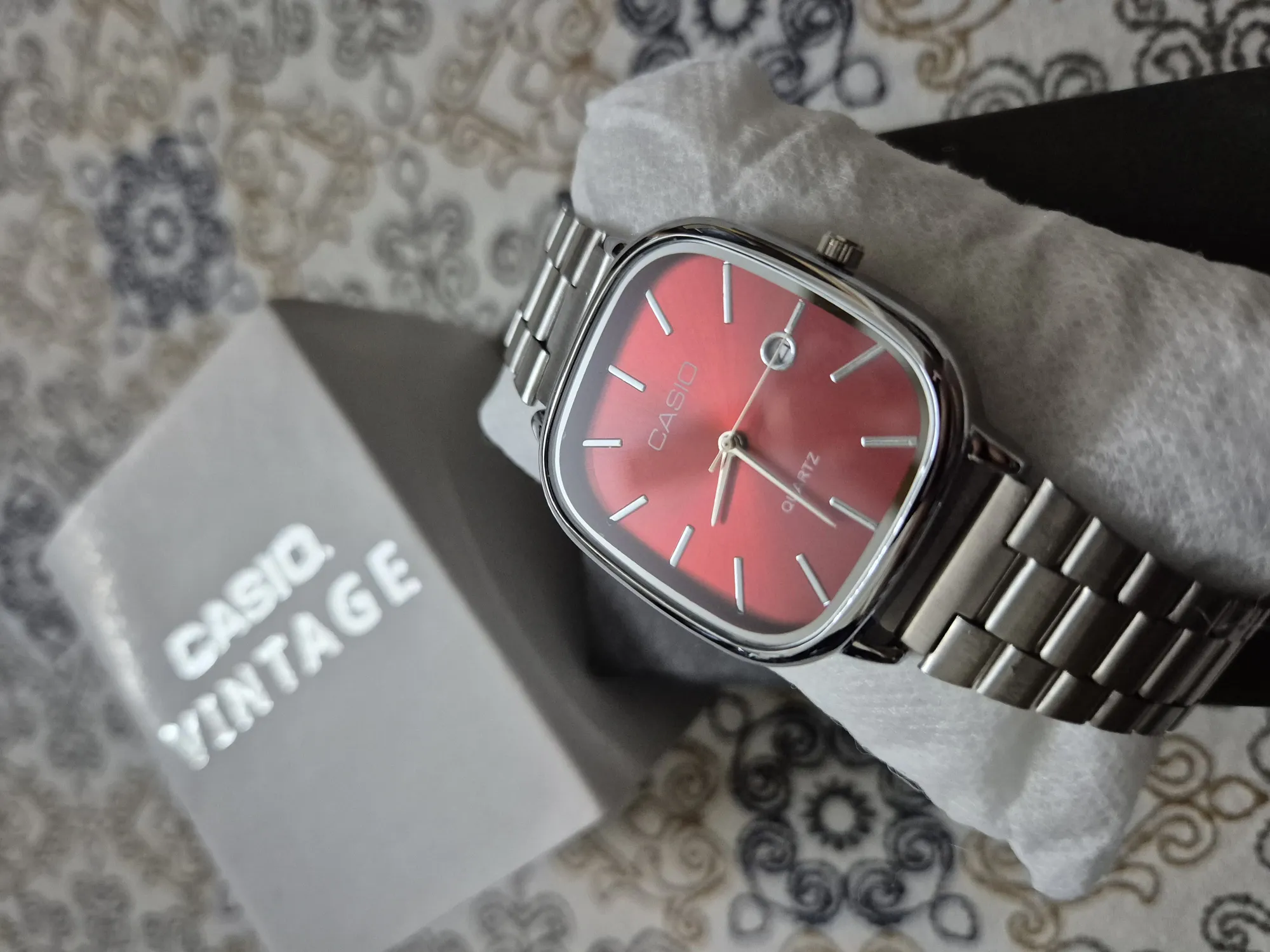 Casio Vintage Watch - New - Unisex - Quartz - Red - Chain