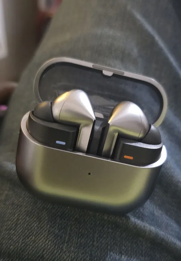 Samsung Galaxy Buds3 Pro - Used - Unisex - Earbuds - Gray