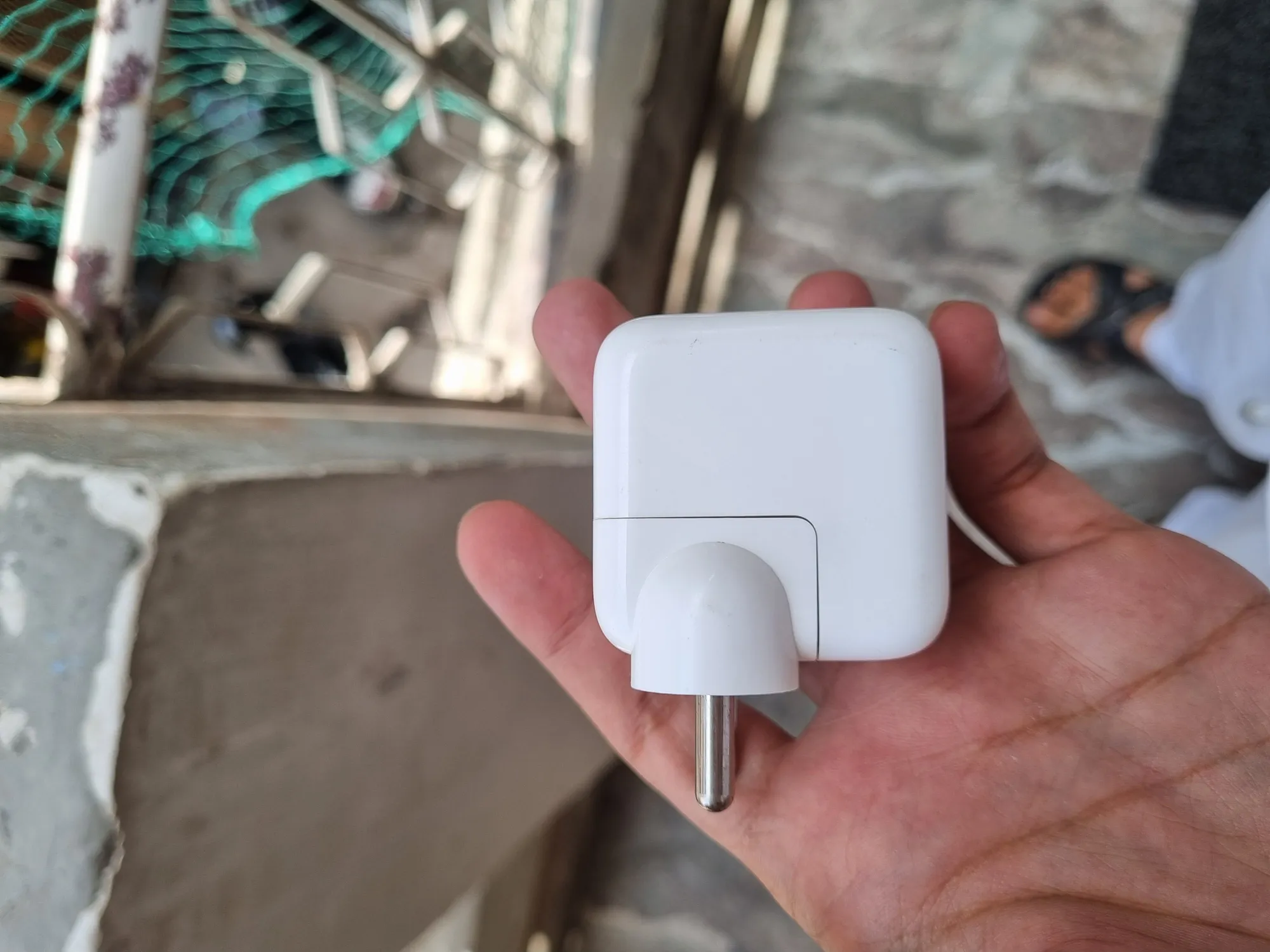 Apple 10W Adapter - Used - White - USB Power Adapter