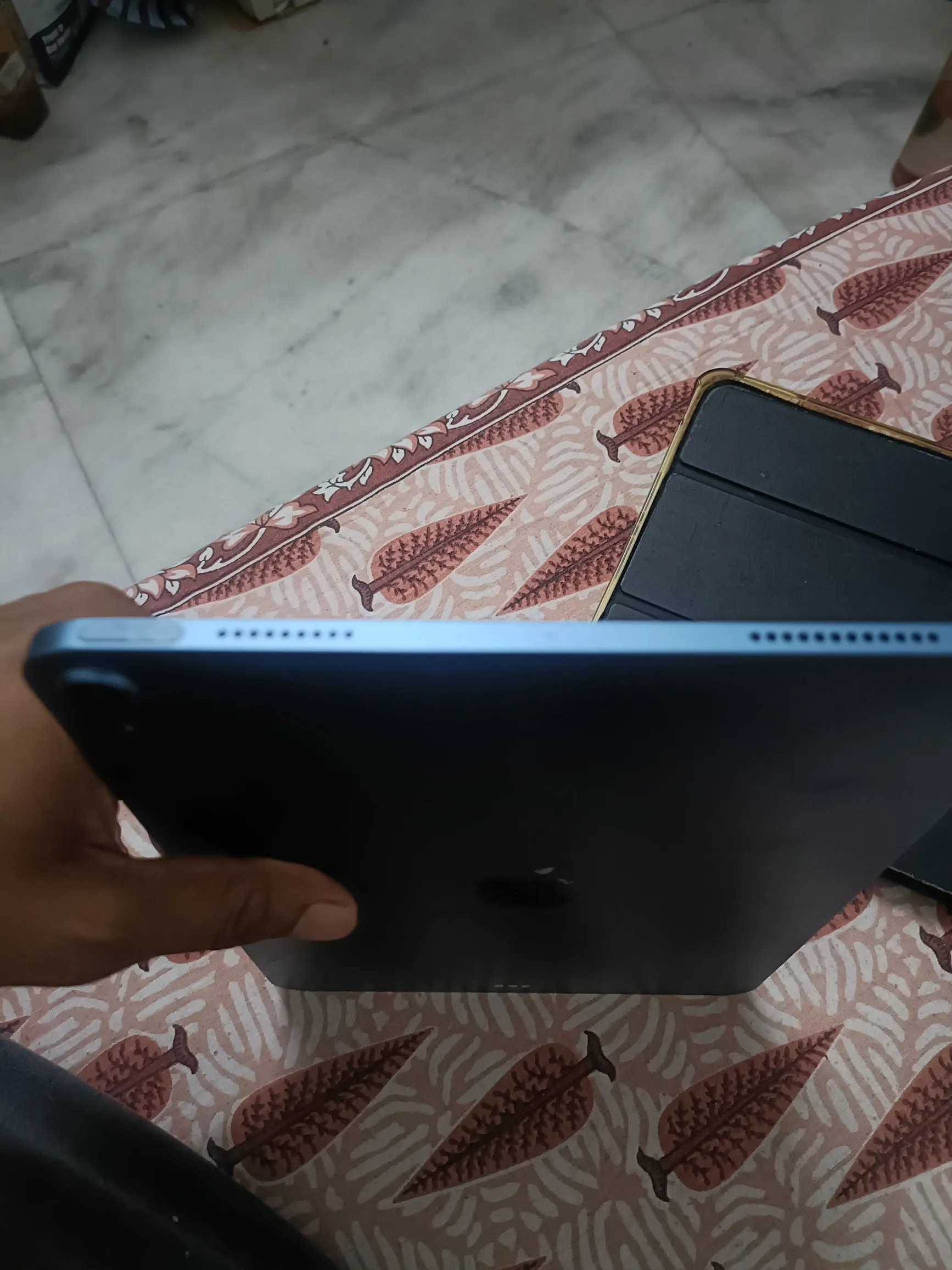 Buy used Ipad Air Gen 5 64GB Pre-owned With Box, Charger & Pencil online on Resellpur