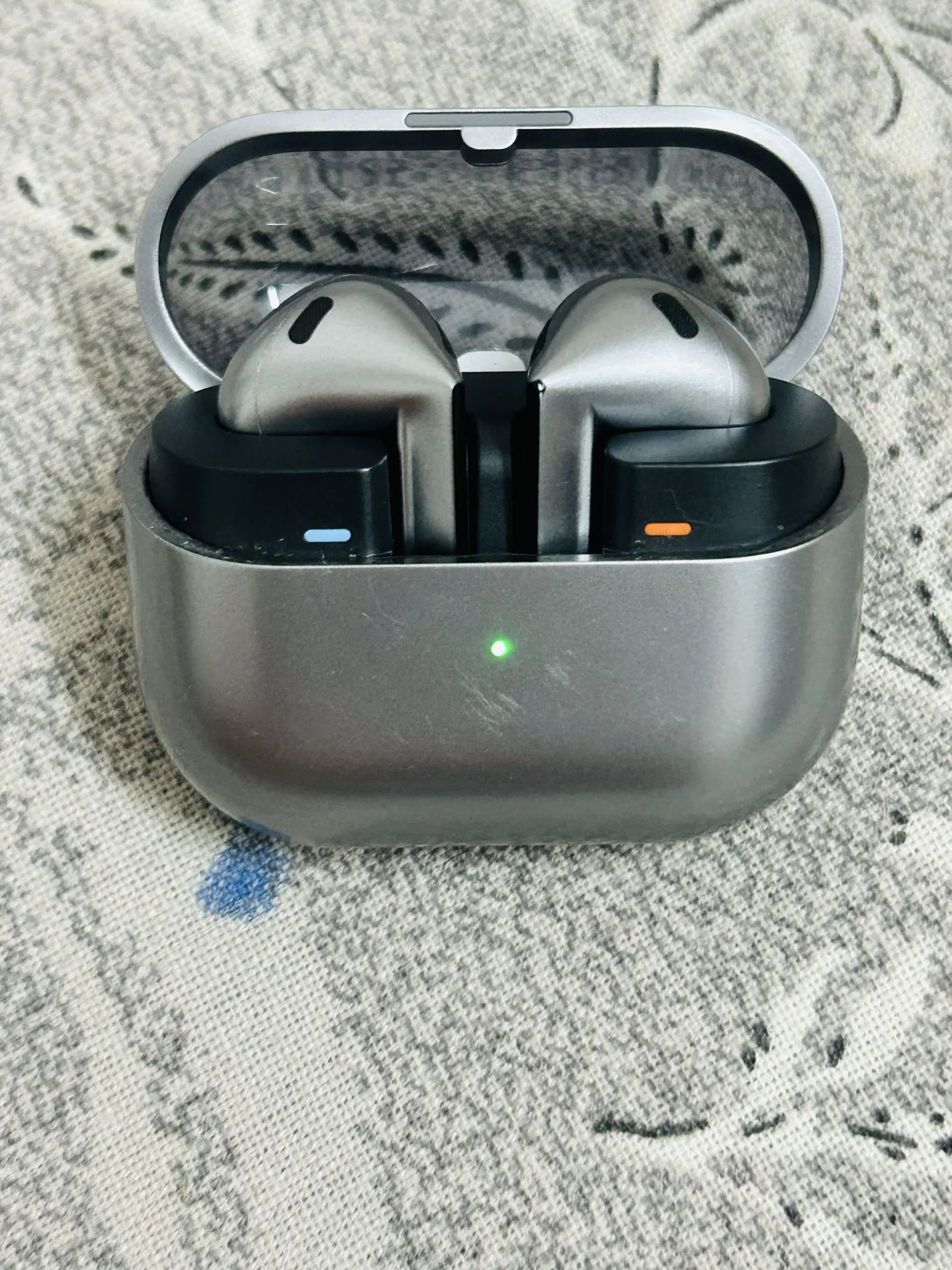Buy used Samsung Galaxy Buds3 Good Condition Metallic Grey Wireless Earbuds online on Resellpur