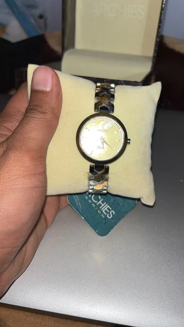 Archies Women's Analog Watch Gold Two-tone Diva Collection