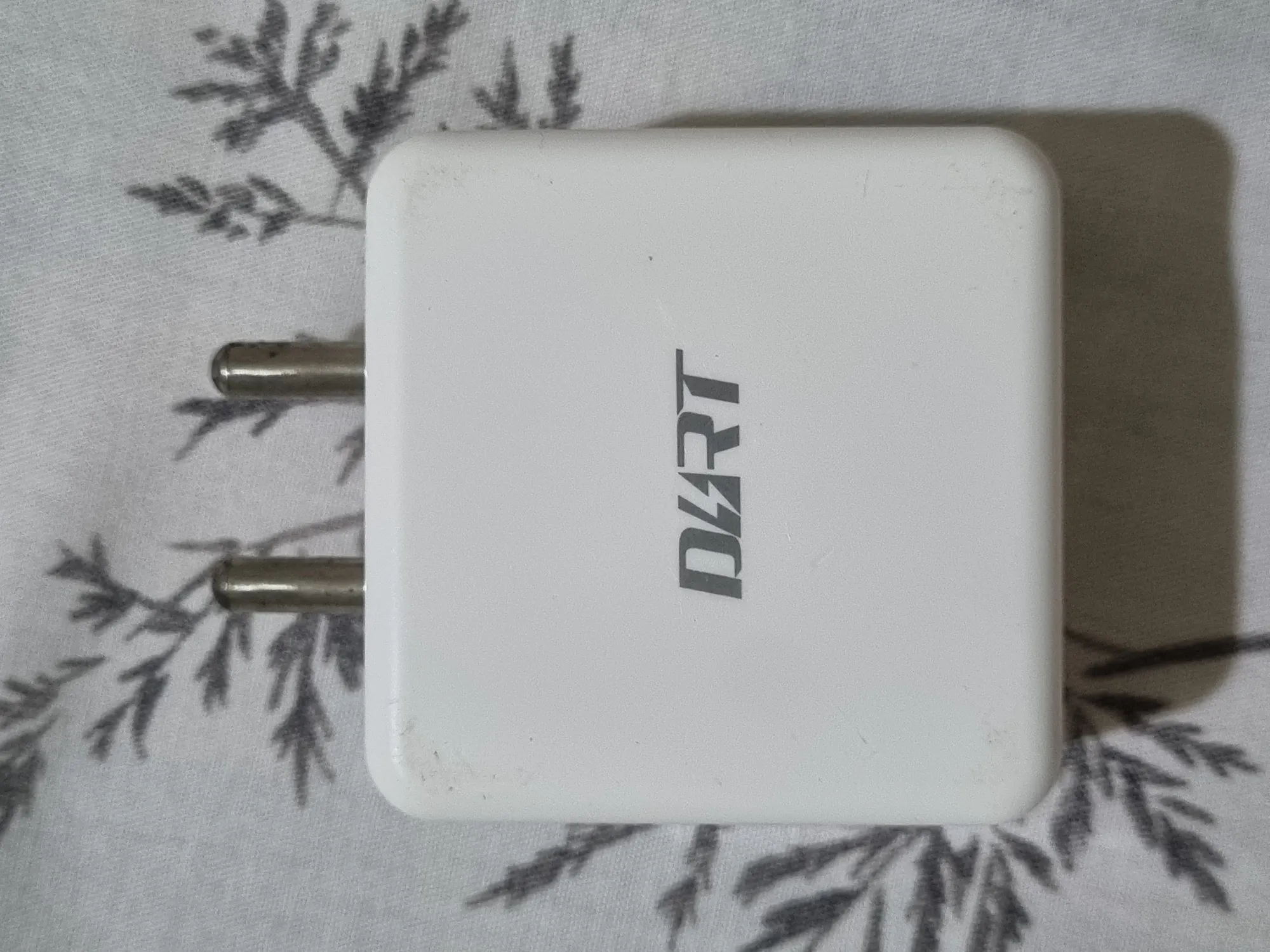 Buy used Realme Original Dart Charger 30W White Adapter online on Resellpur