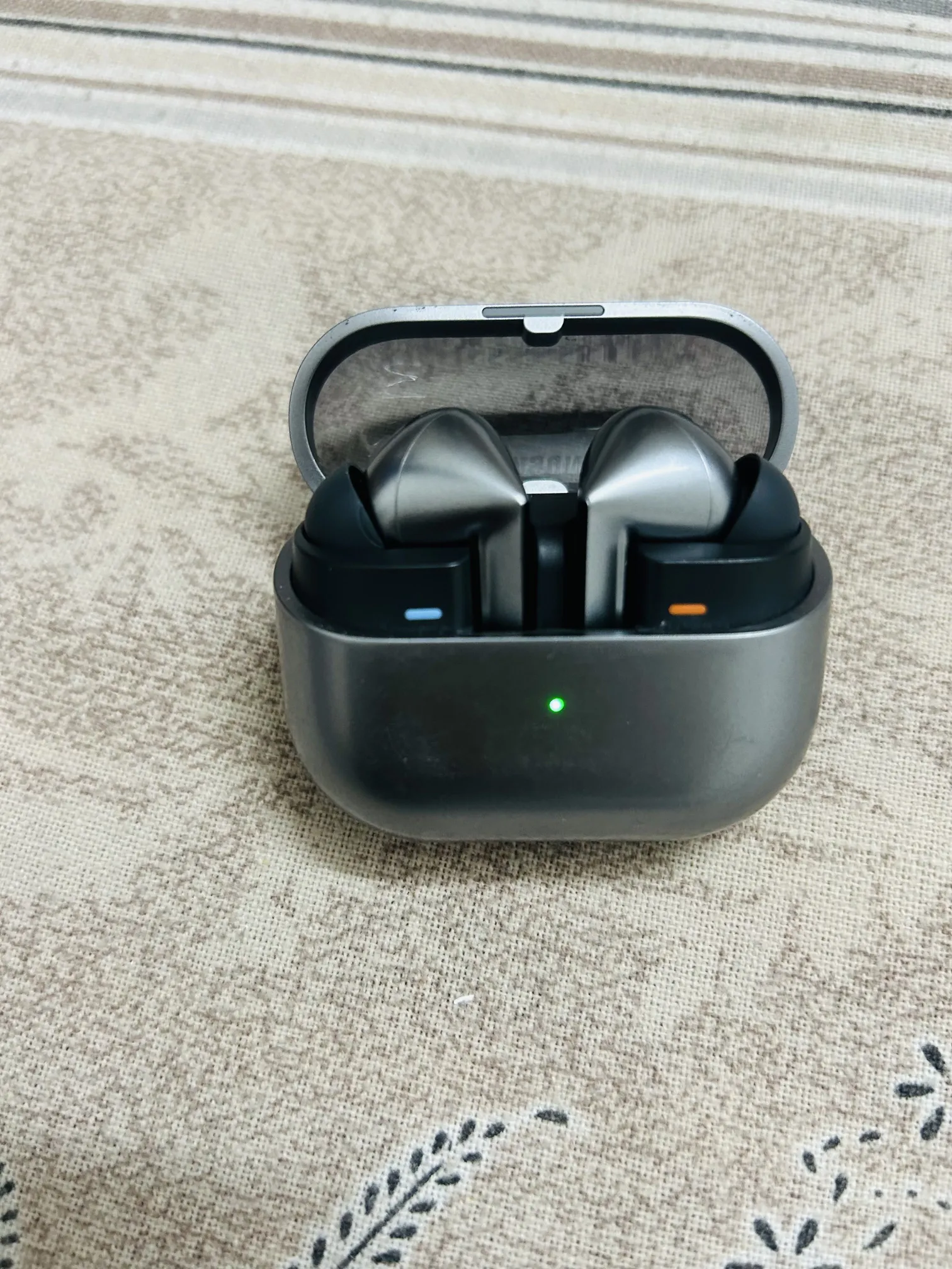 Buy used Samsung Galaxy Buds3 Pro Good Condition Wireless Earbuds Gray online on Resellpur