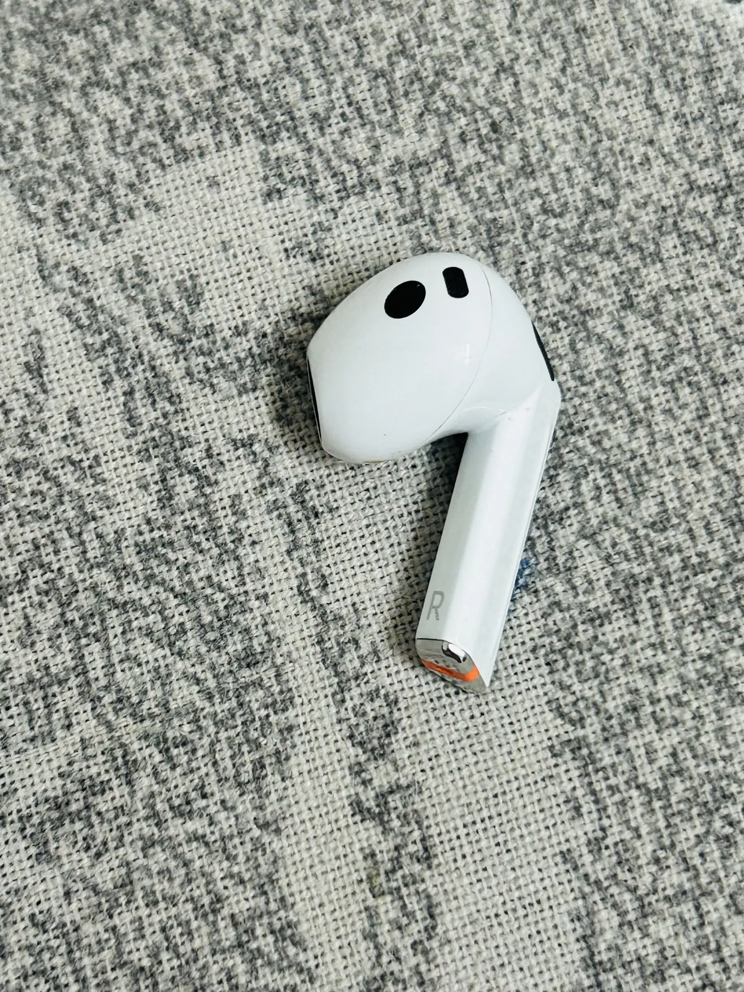 Buy used Samsung Galaxy Buds3 Right Earbud, Good Condition, White online on Resellpur