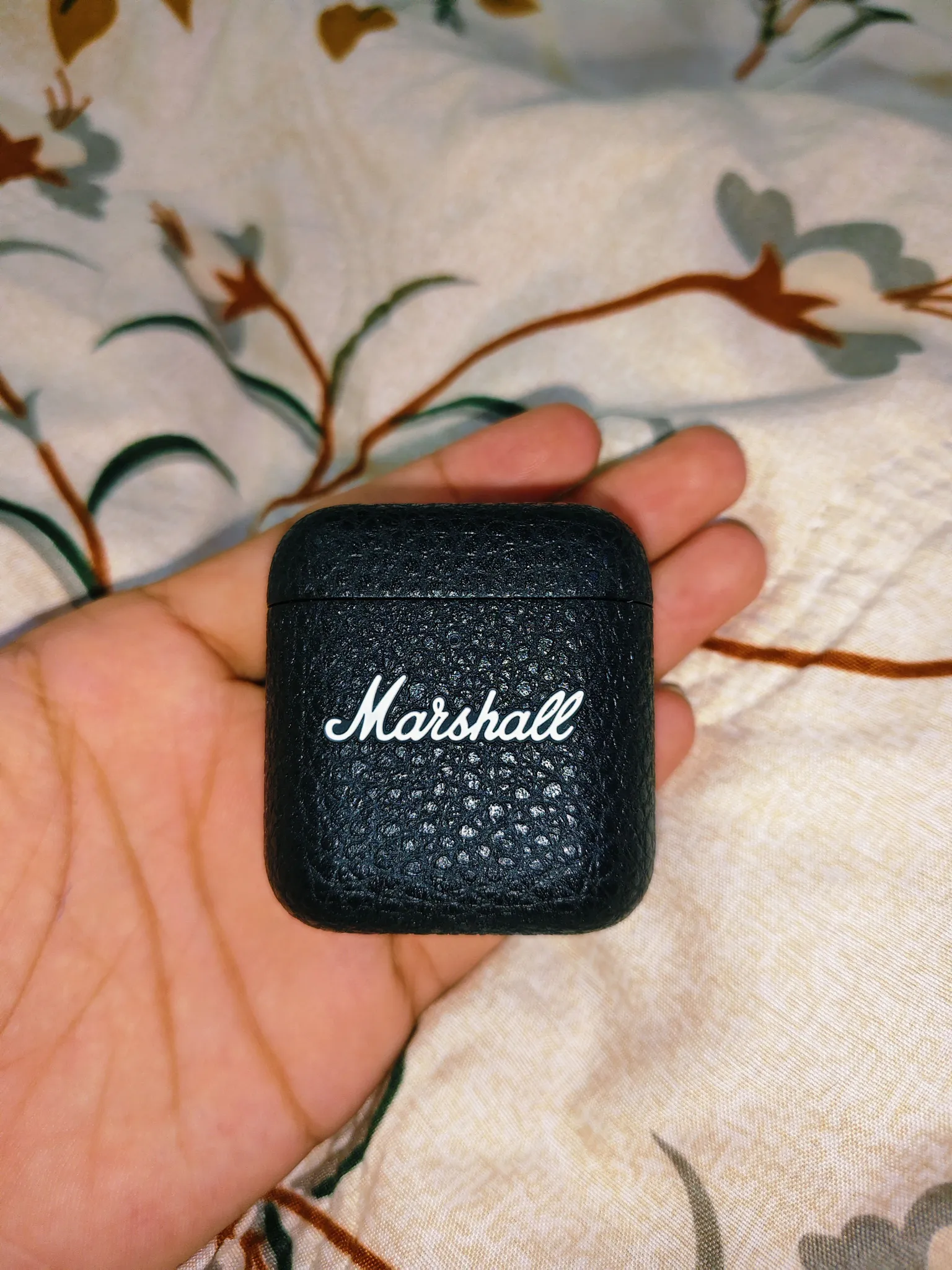 Buy used Marshall Minor IV - Unused Wireless Earbuds - Black - Charging Wires Included online on Resellpur