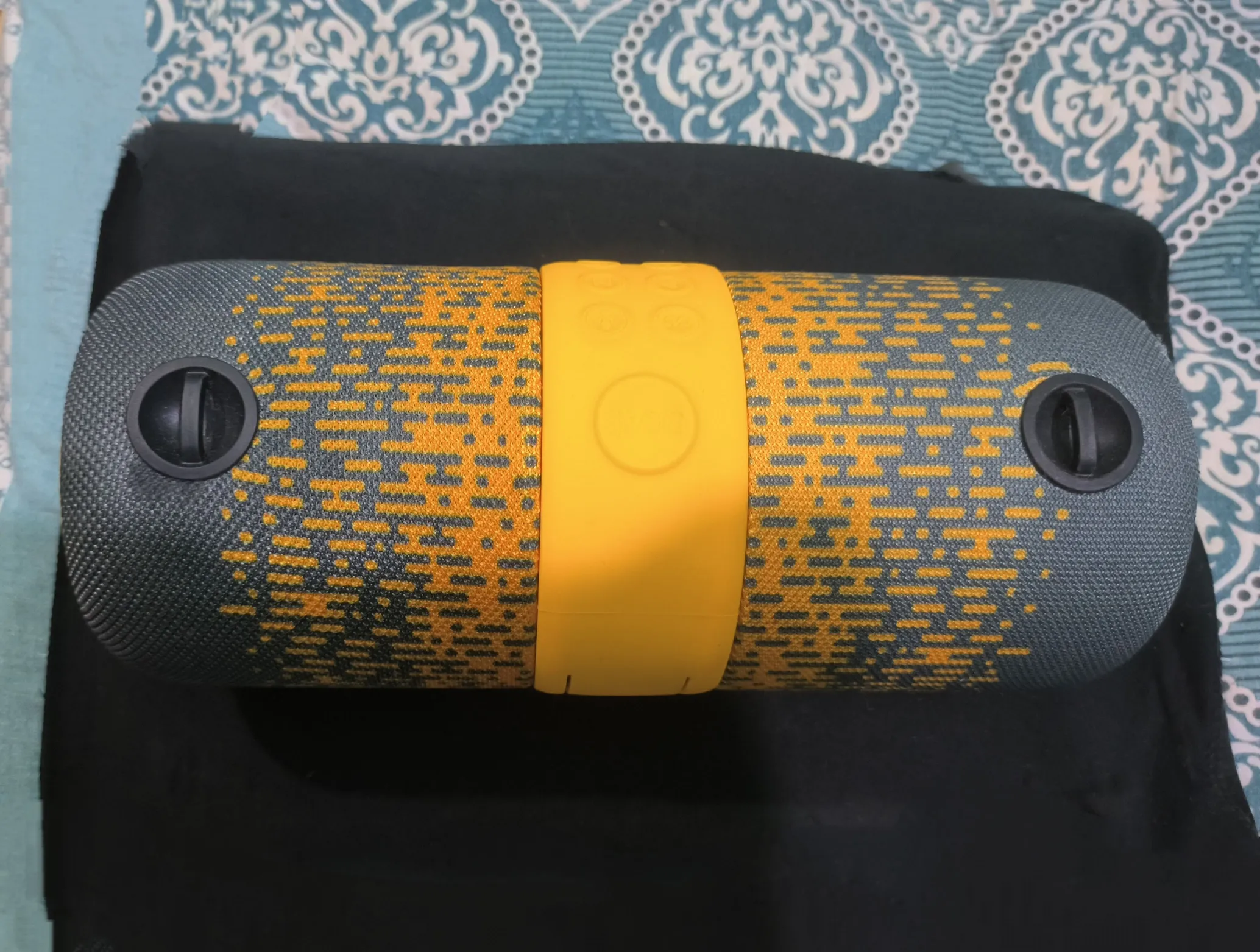 Sold second hand Boat Stone 1200 Refurbished Portable Speaker Grey/yellow 14W Bluetooth on Resellpur