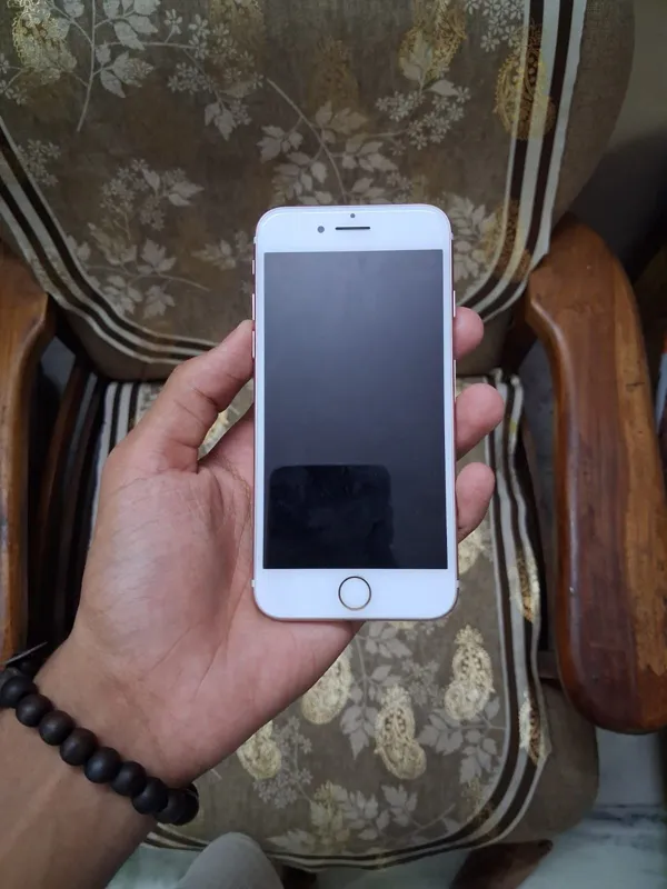 Sold second hand Apple Iphone Rose Gold 32GB Fair Condition Battery Replacement Needed on Resellpur
