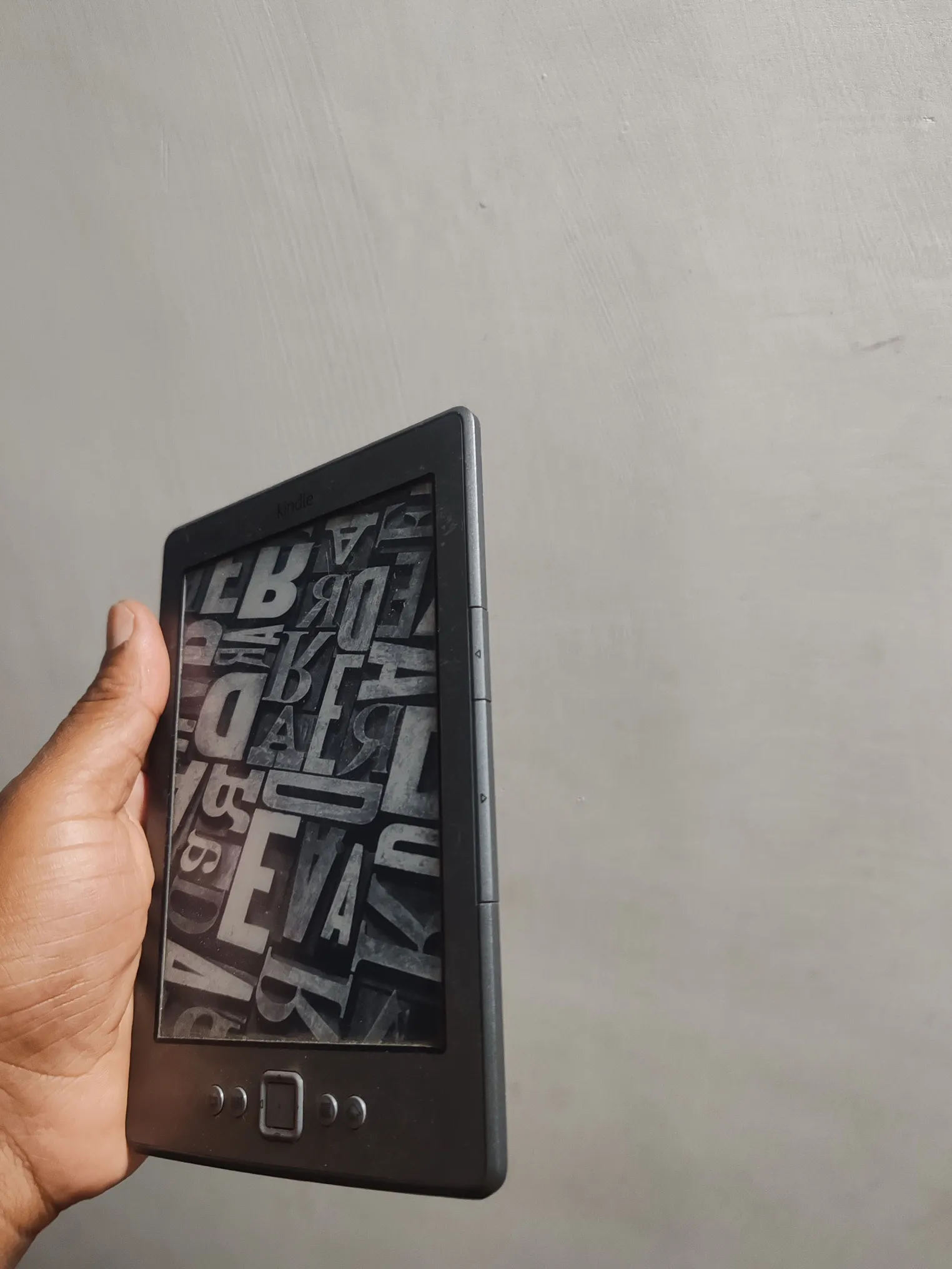 Buy used Kindle 4th Gen Mint Condition Ereader Black - Tactile Page-turn Buttons online on Resellpur