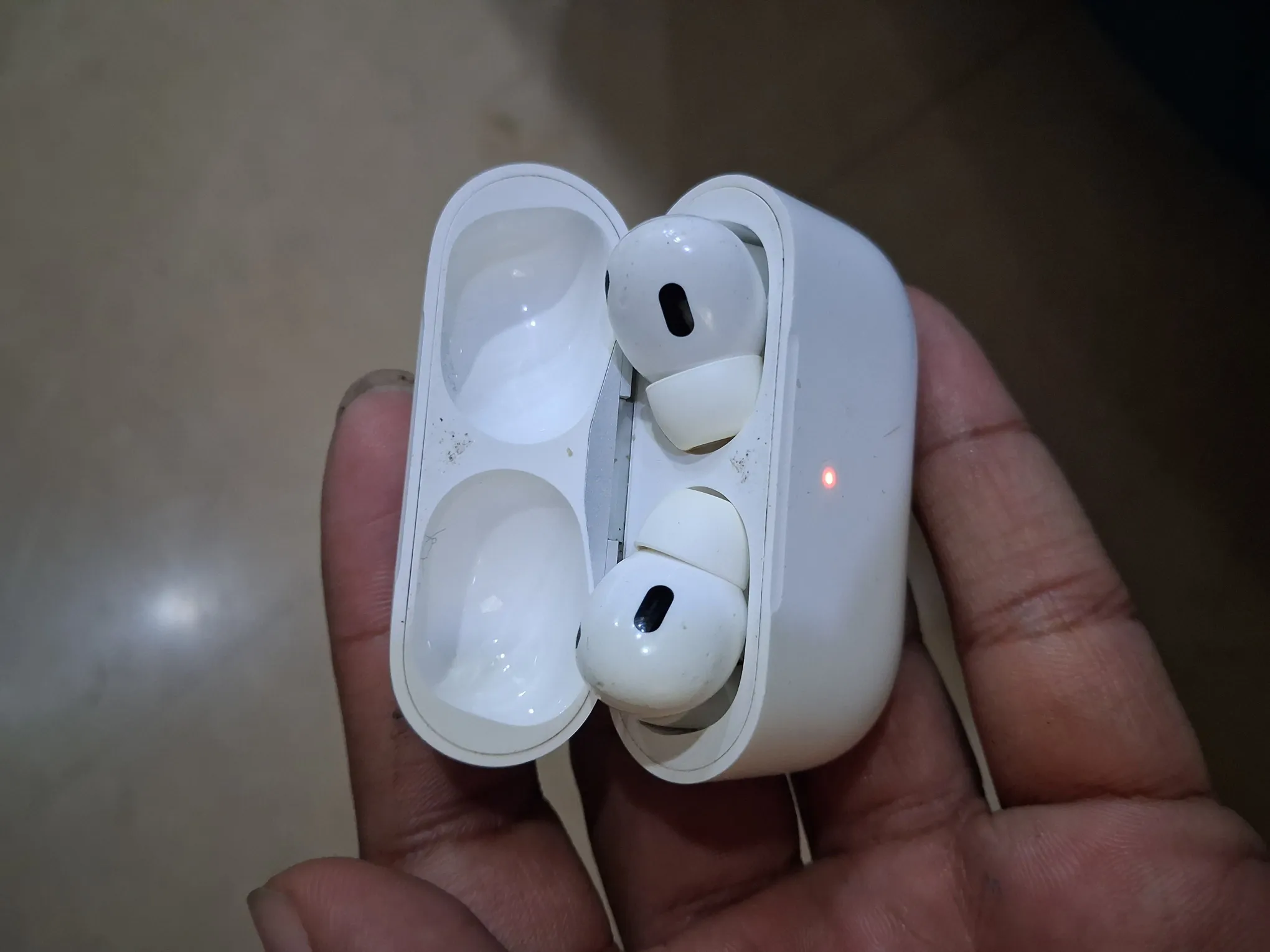 Buy used Apple Airpods Pro 2 White Wireless Earbuds With Active Noise Cancellation online on Resellpur