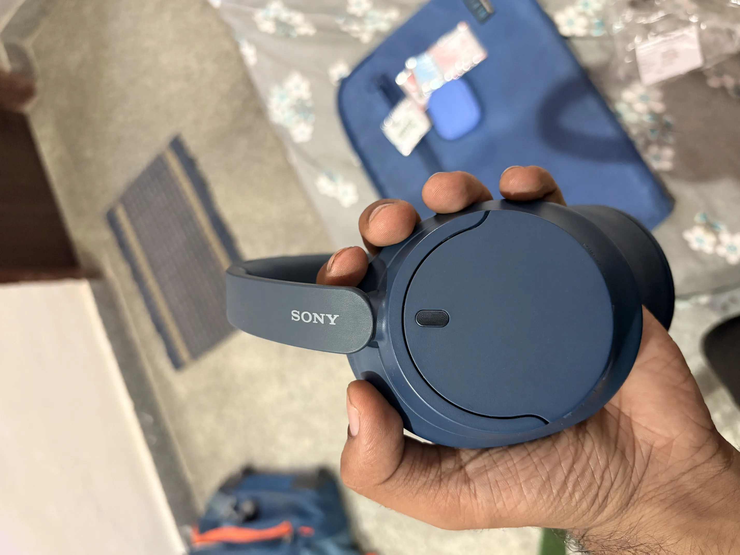 Buy used Sony CH720 N Like New Blue Wireless Headphones online on Resellpur