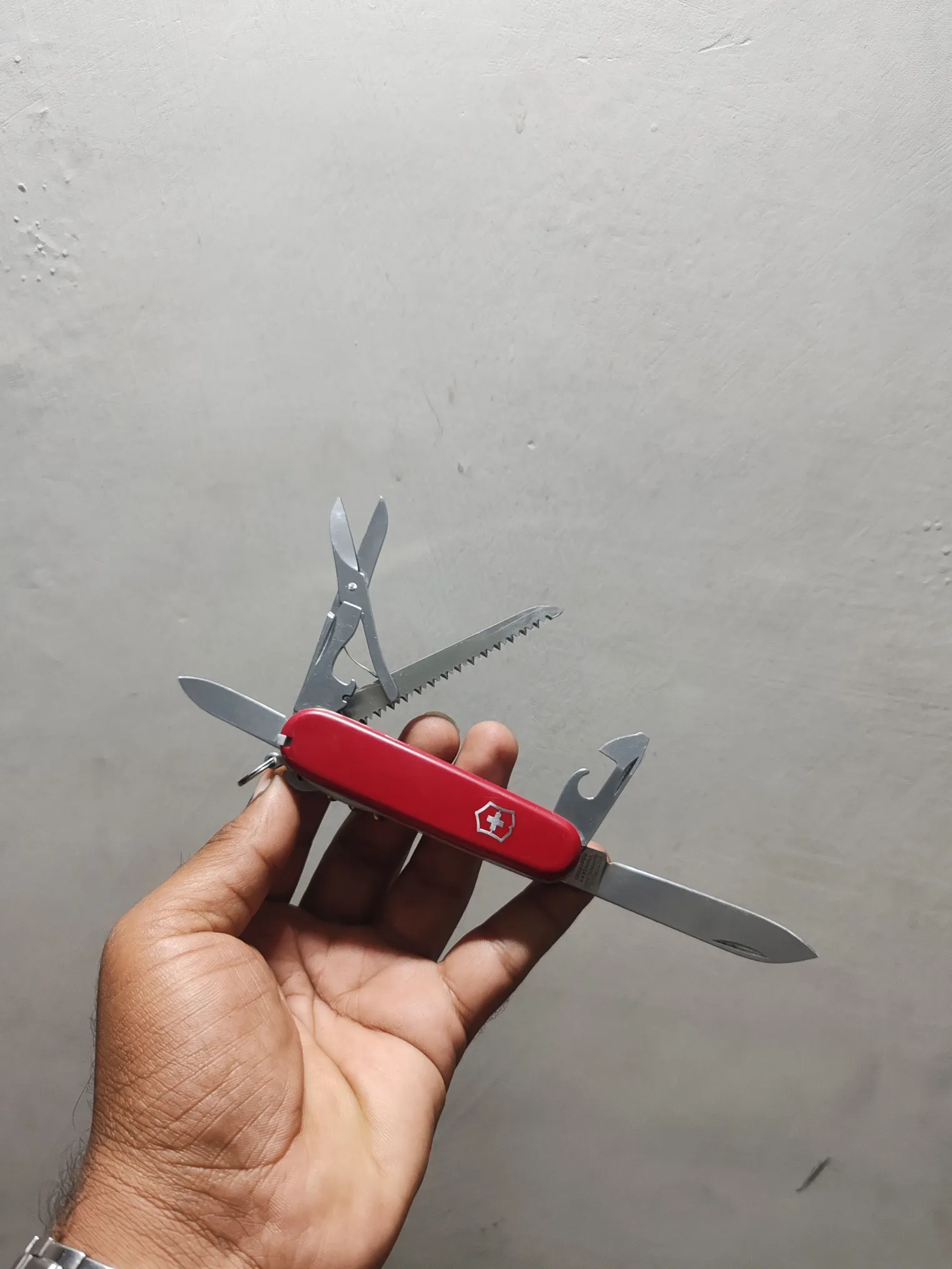 Buy used Victorinox Preloved Multi-tool Huntsman Red 91mm 15 Functions online on Resellpur